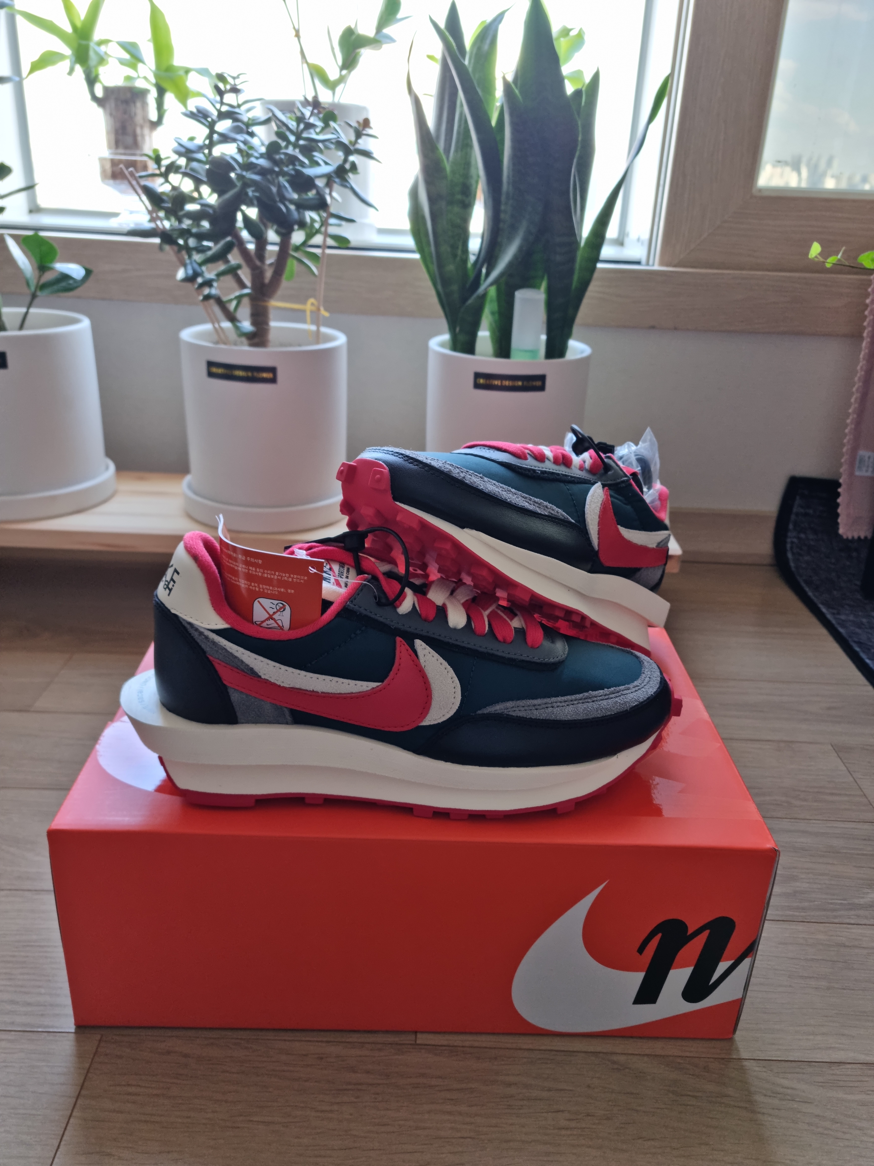Nike x Sacai x Undercover LDWaffle Midnight Spruce University Red 착용 스타일 - 2