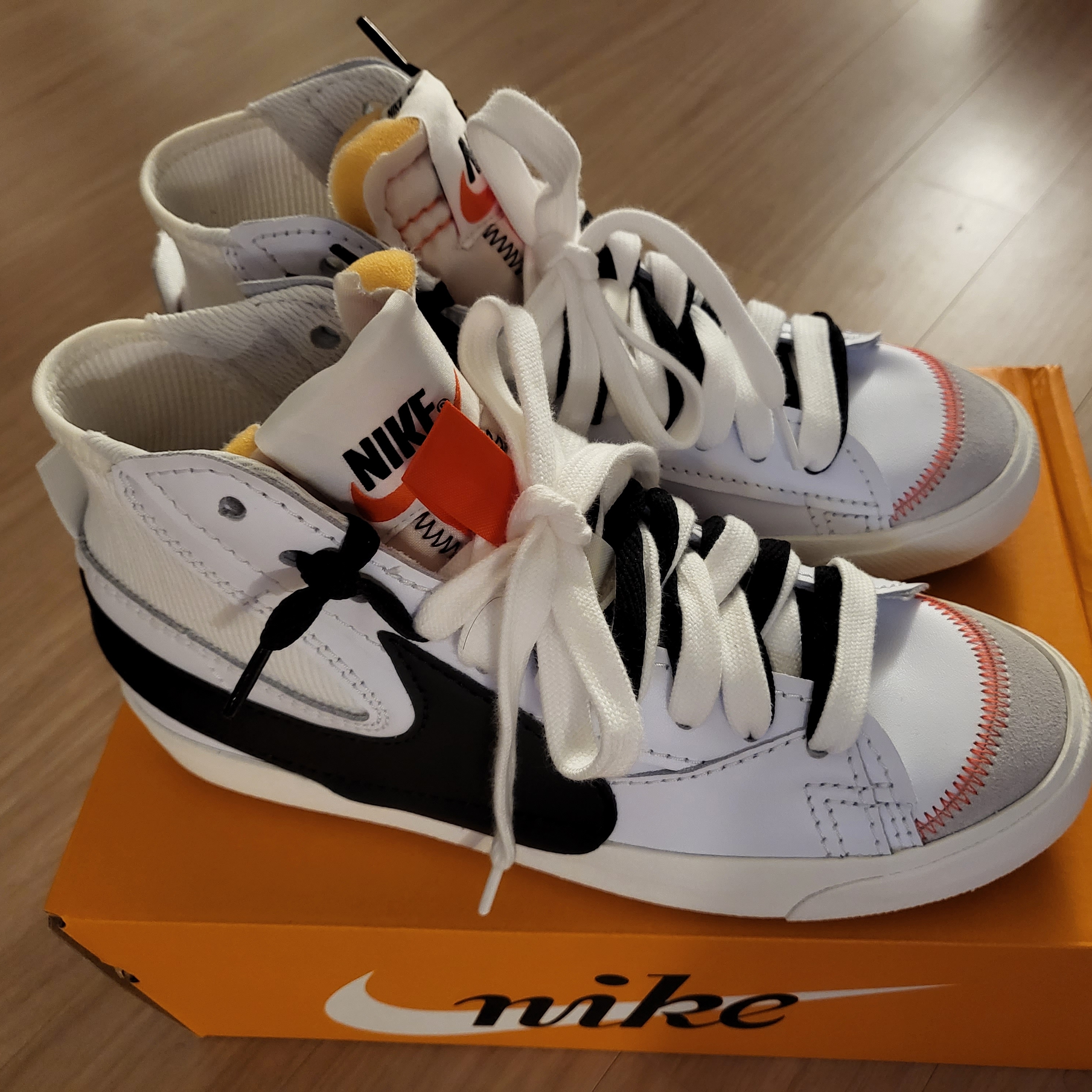 Nike Blazer Mid '77 Jumbo White and Black 착용 스타일
