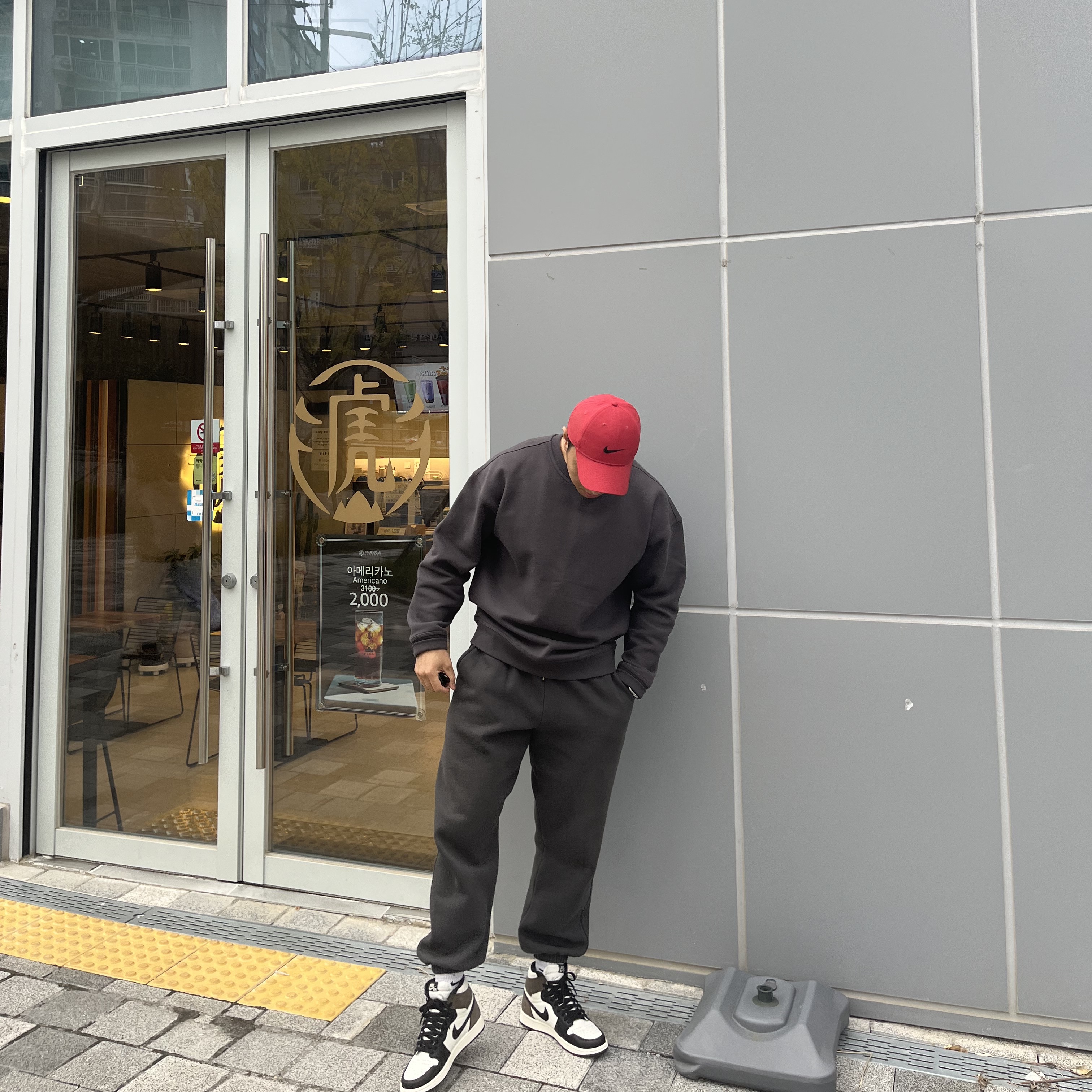 Jordan 1 Retro High OG Black Mocha 착용 스타일