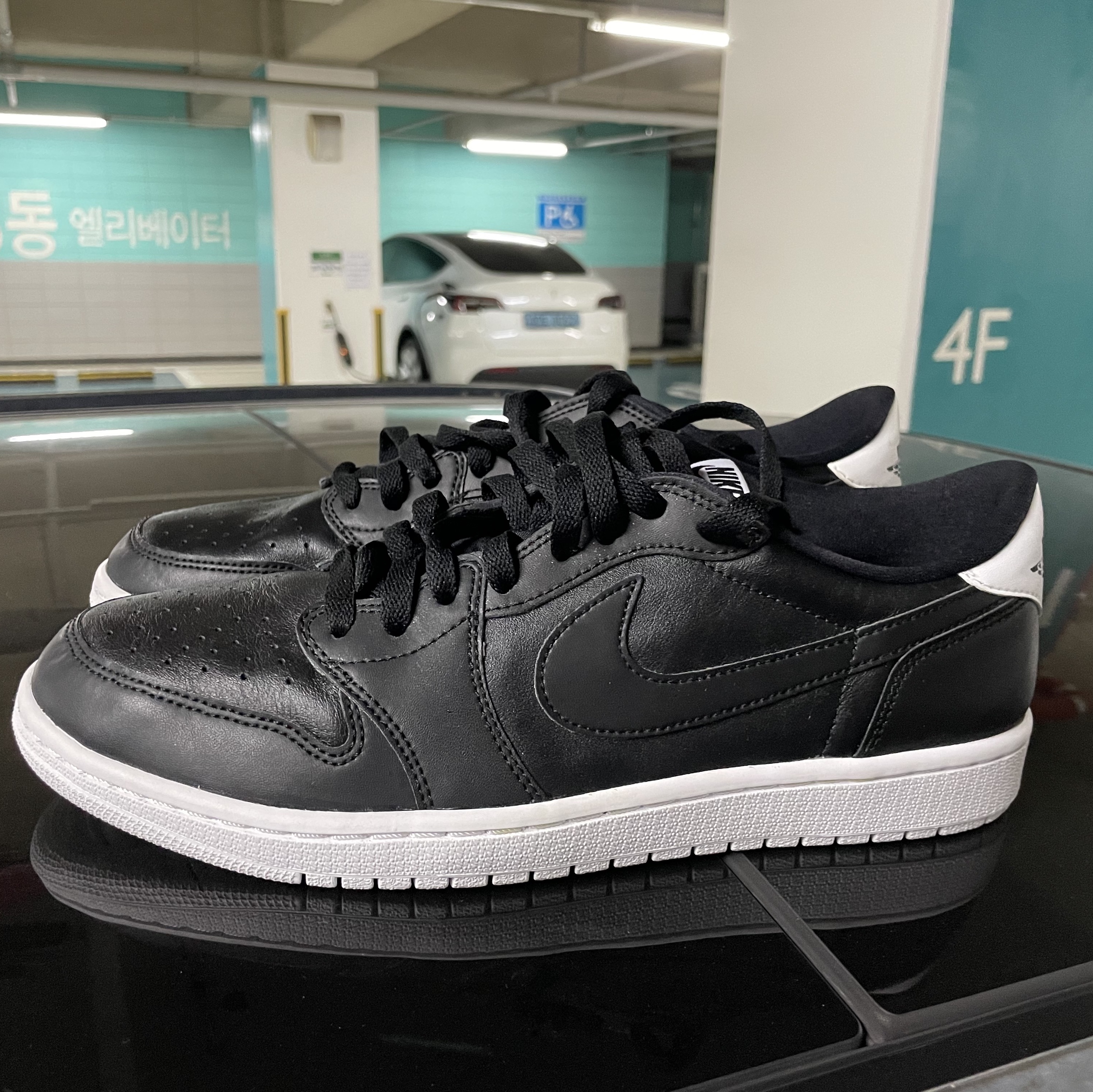 Jordan 1 Retro Low Cyber Monday 2016 착용 스타일 - 1
