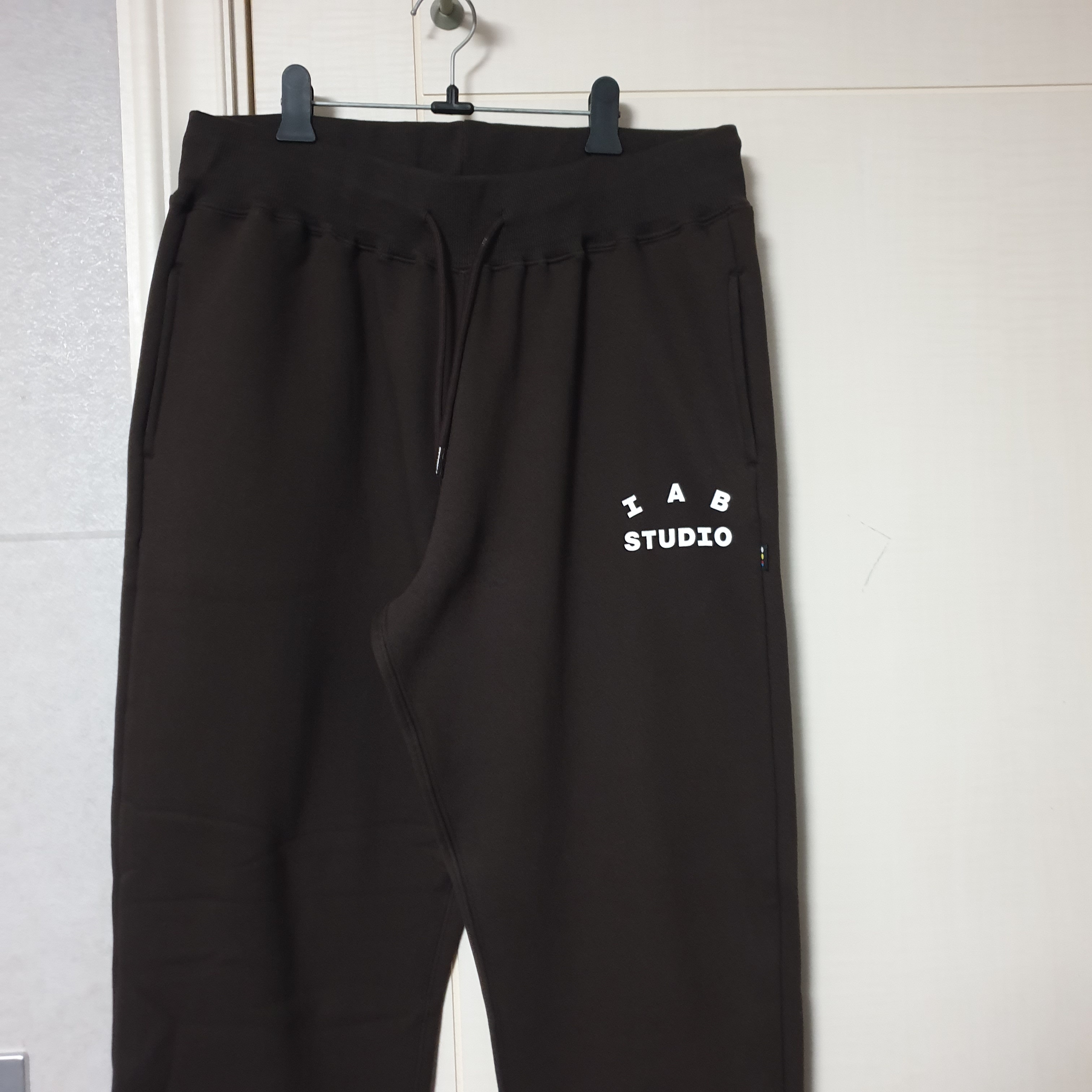 IAB Studio Sweatpants Brown 착용 스타일 - 1