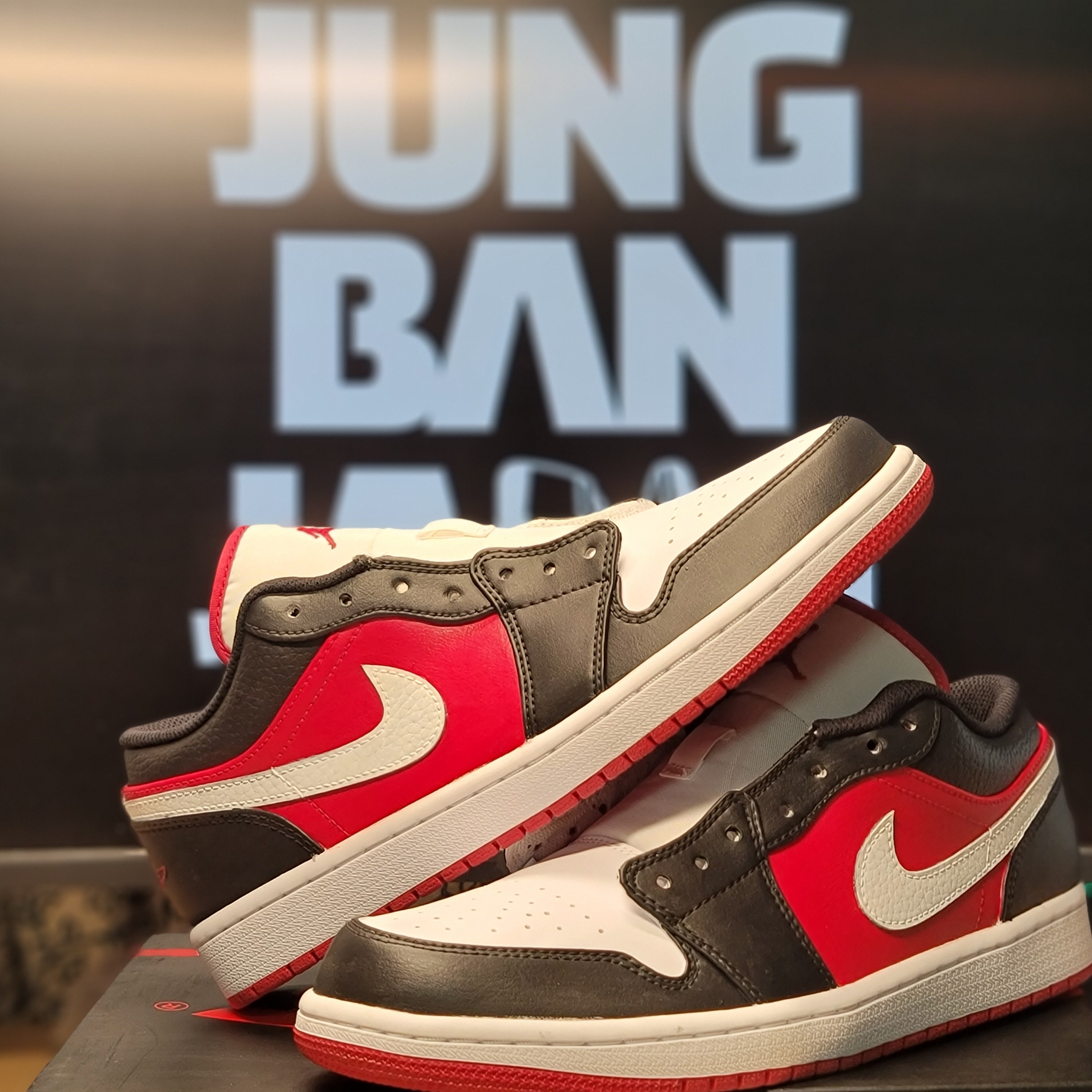 Jordan 1 Low White Red Black 착용 스타일 - 2
