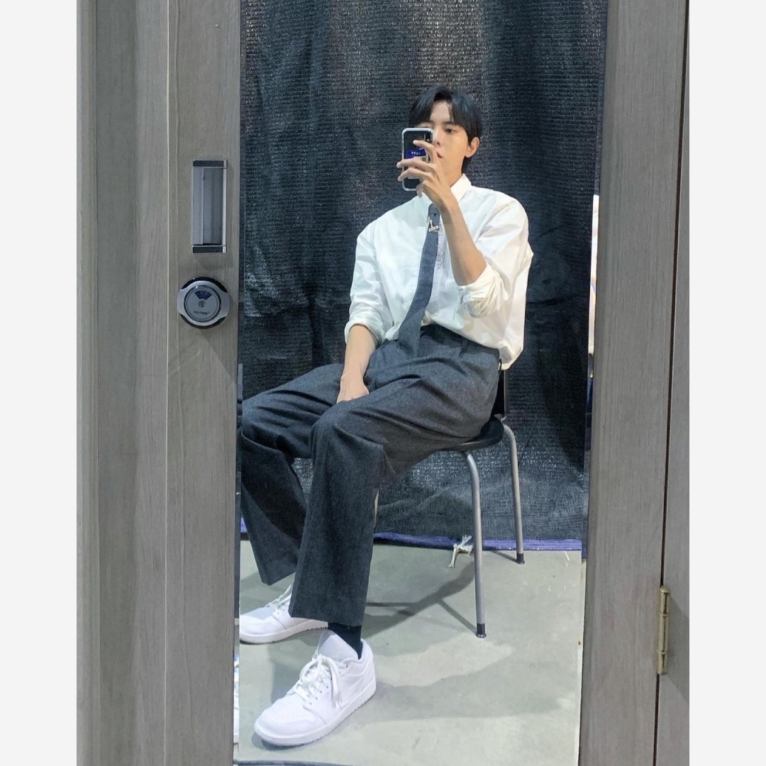 Jordan 1 Low Triple White Tumbled Leather 2020 착용 스타일 - 3