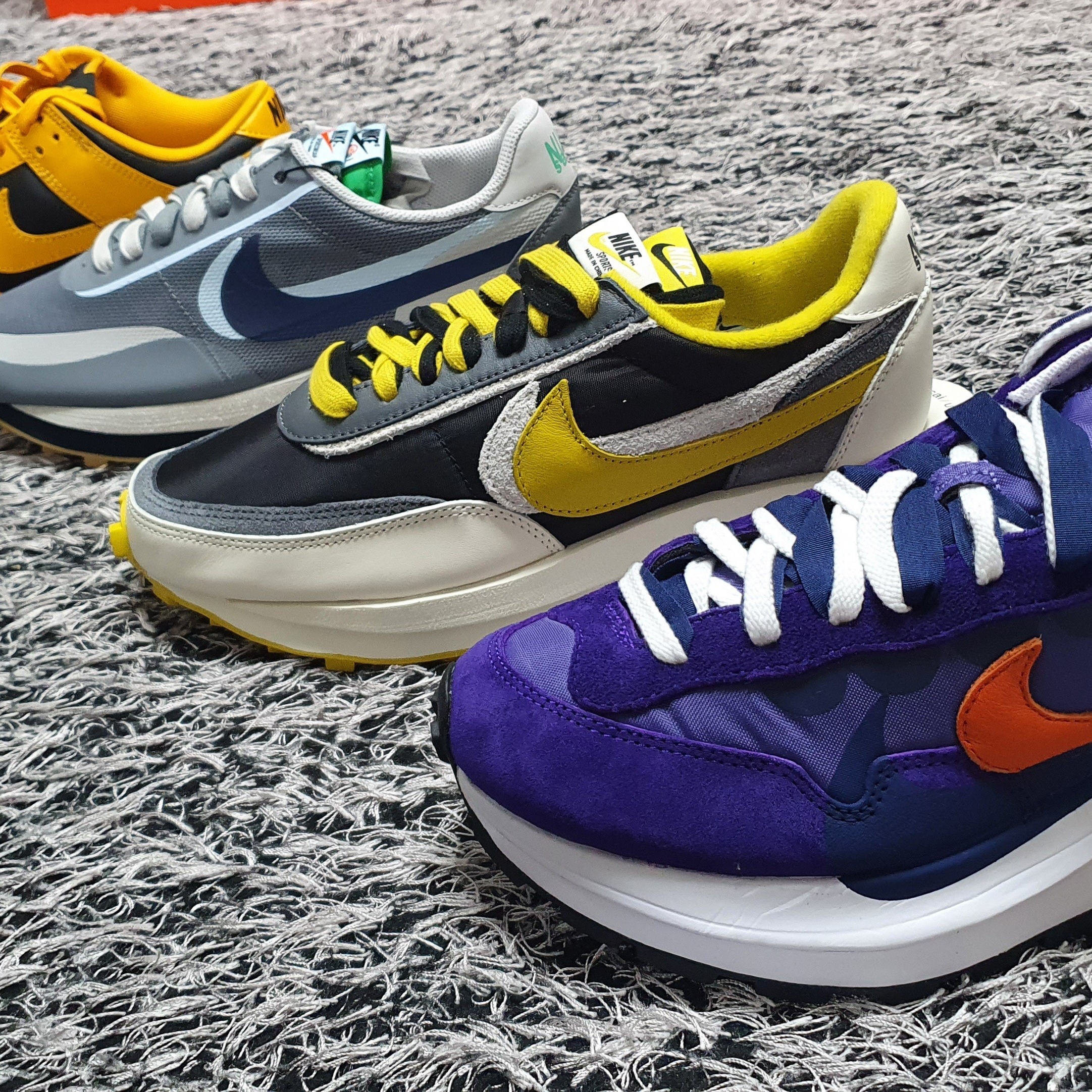 Nike Dunk Low Retro Championship Goldenrod, Nike x Sacai x Clot LDWaffle Cool Grey 착용 스타일