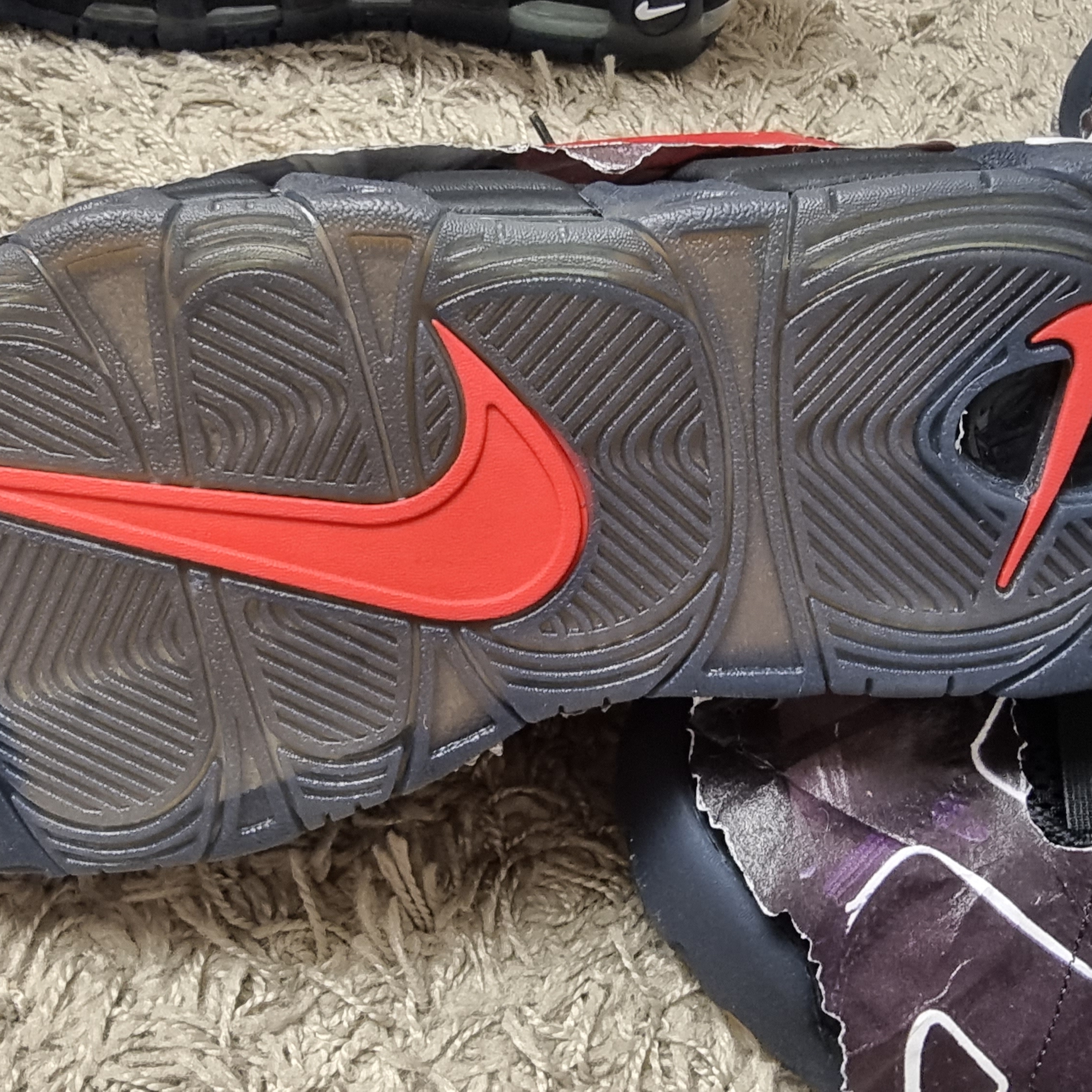 Nike Air More Uptempo 96 Maximum Volume 착용 스타일 - 2