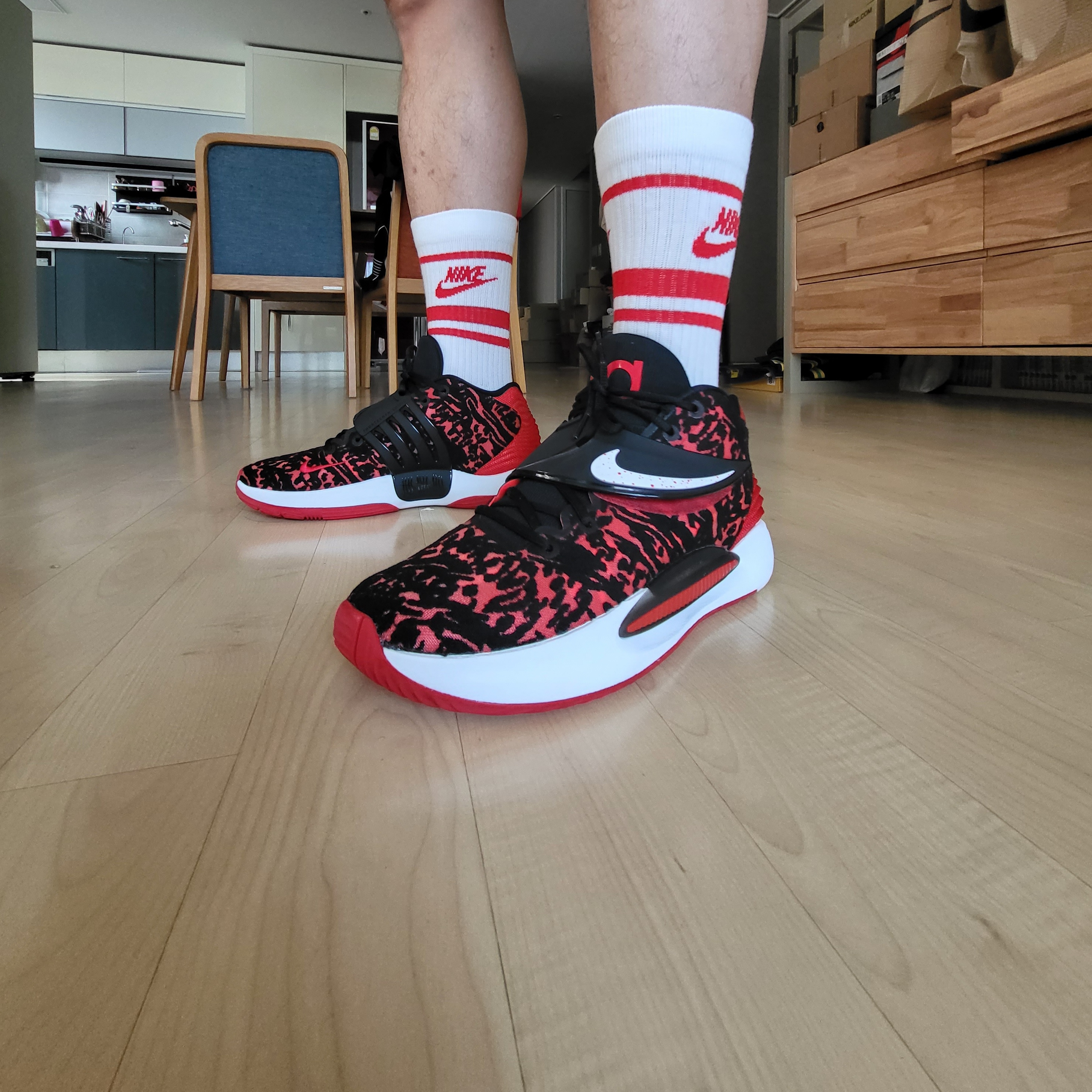 Nike KD 14 EP Black University Red 착용 스타일 - 2