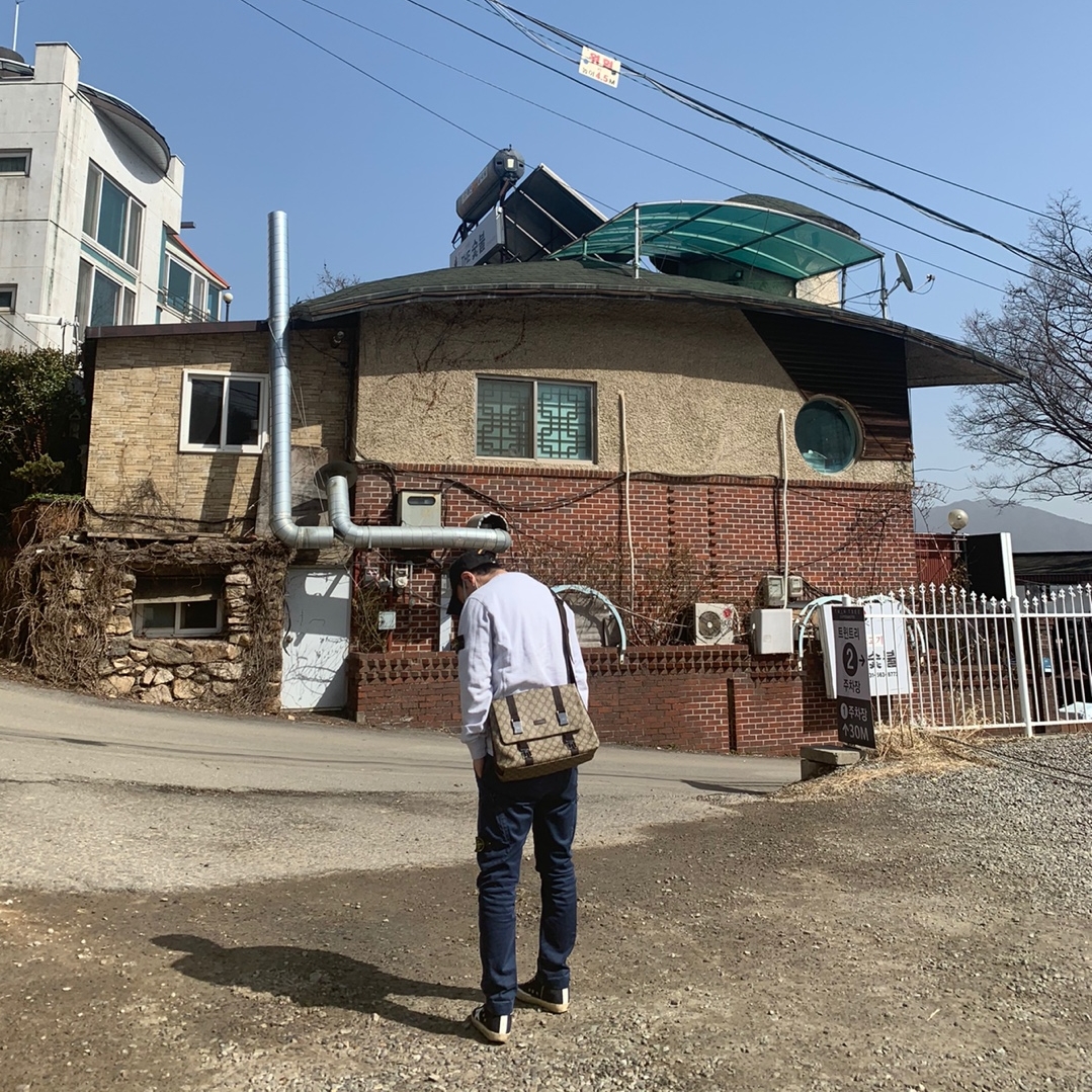 Stone Island 63020 Crewneck Sweatshirt Light Green - 21FW, Stone Island 30519 Cargo Pants Black - 21SS 착용 스타일