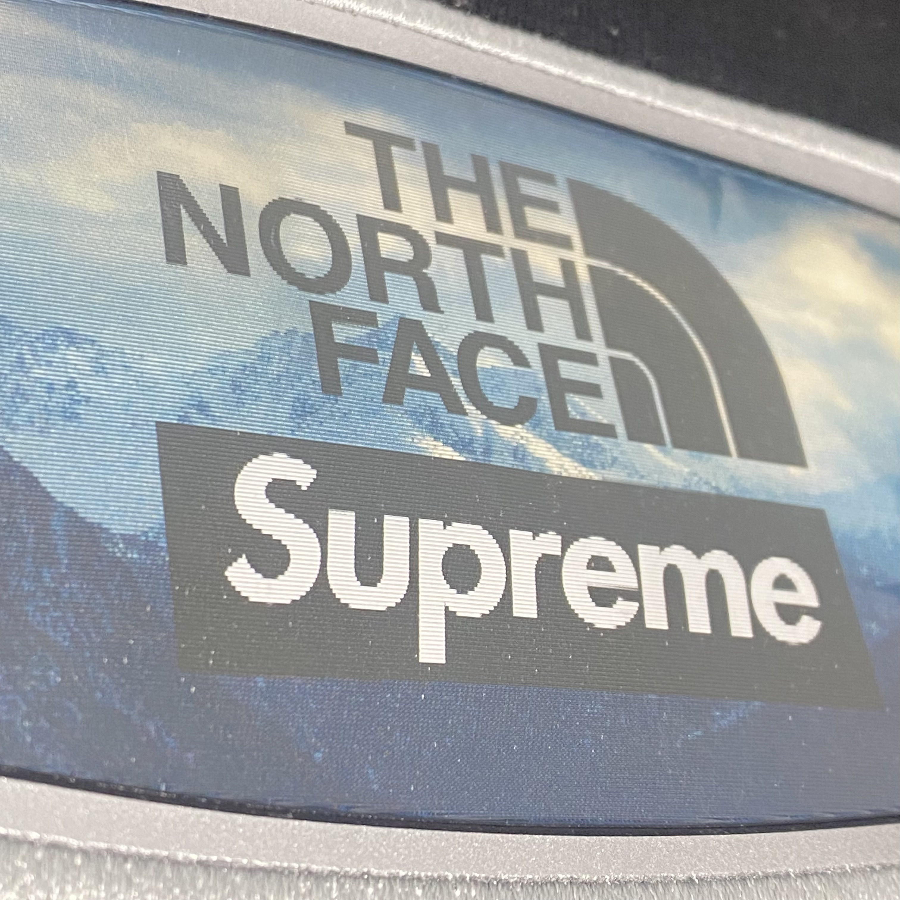 Supreme x The North Face Lenticular Mountains Hooded Sweatshirt Black - 21FW 착용 스타일 - 1