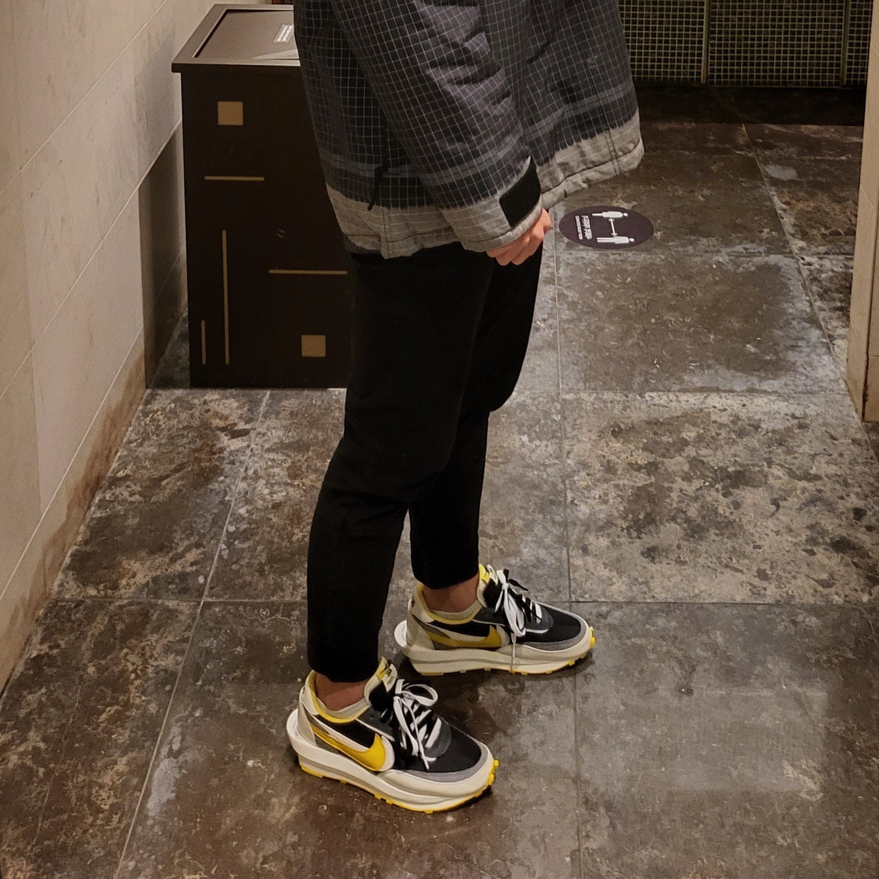 Nike x Sacai x Undercover LDWaffle Black Bright Citron 착용 스타일