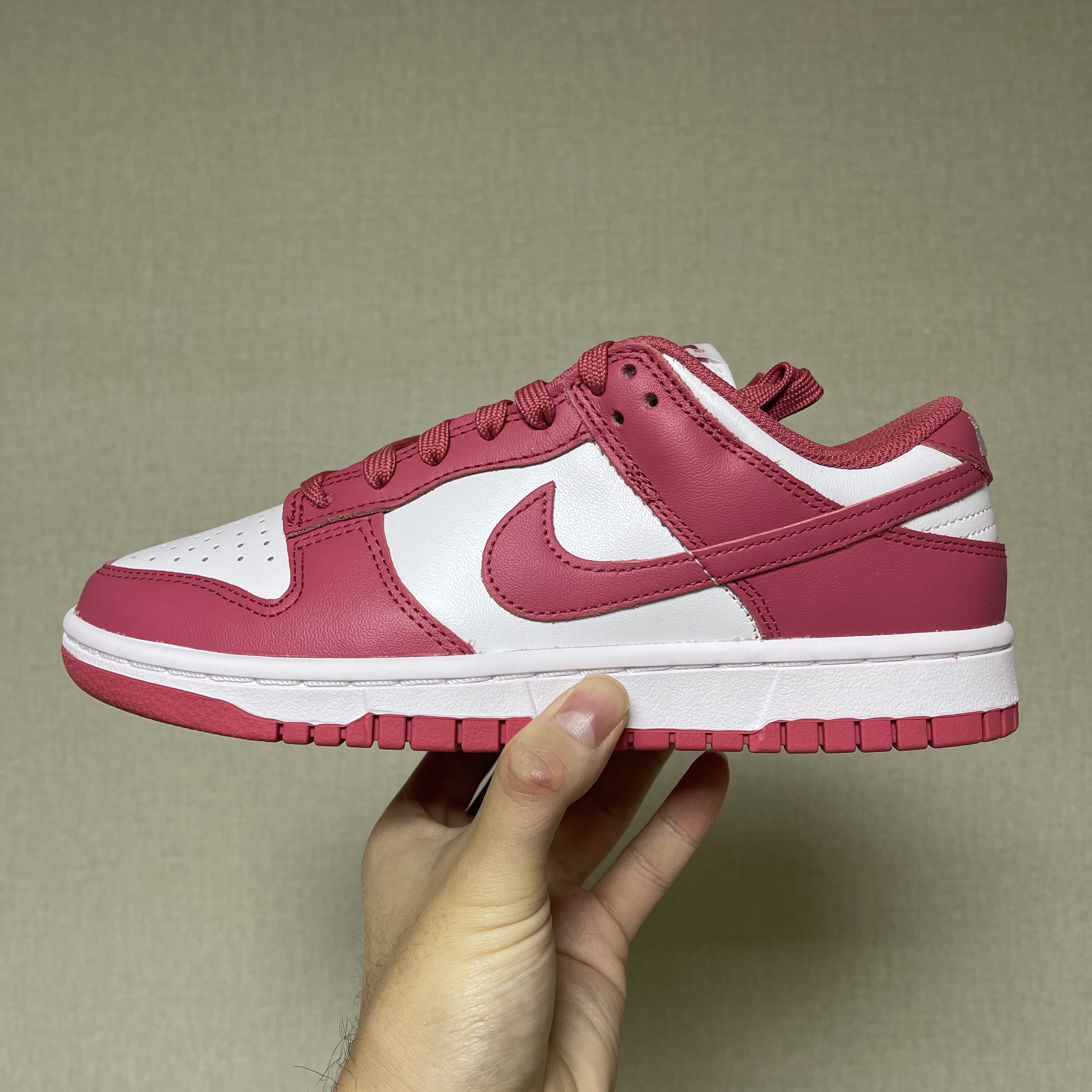 (W) Nike Dunk Low Archeo Pink 착용 스타일 - 1