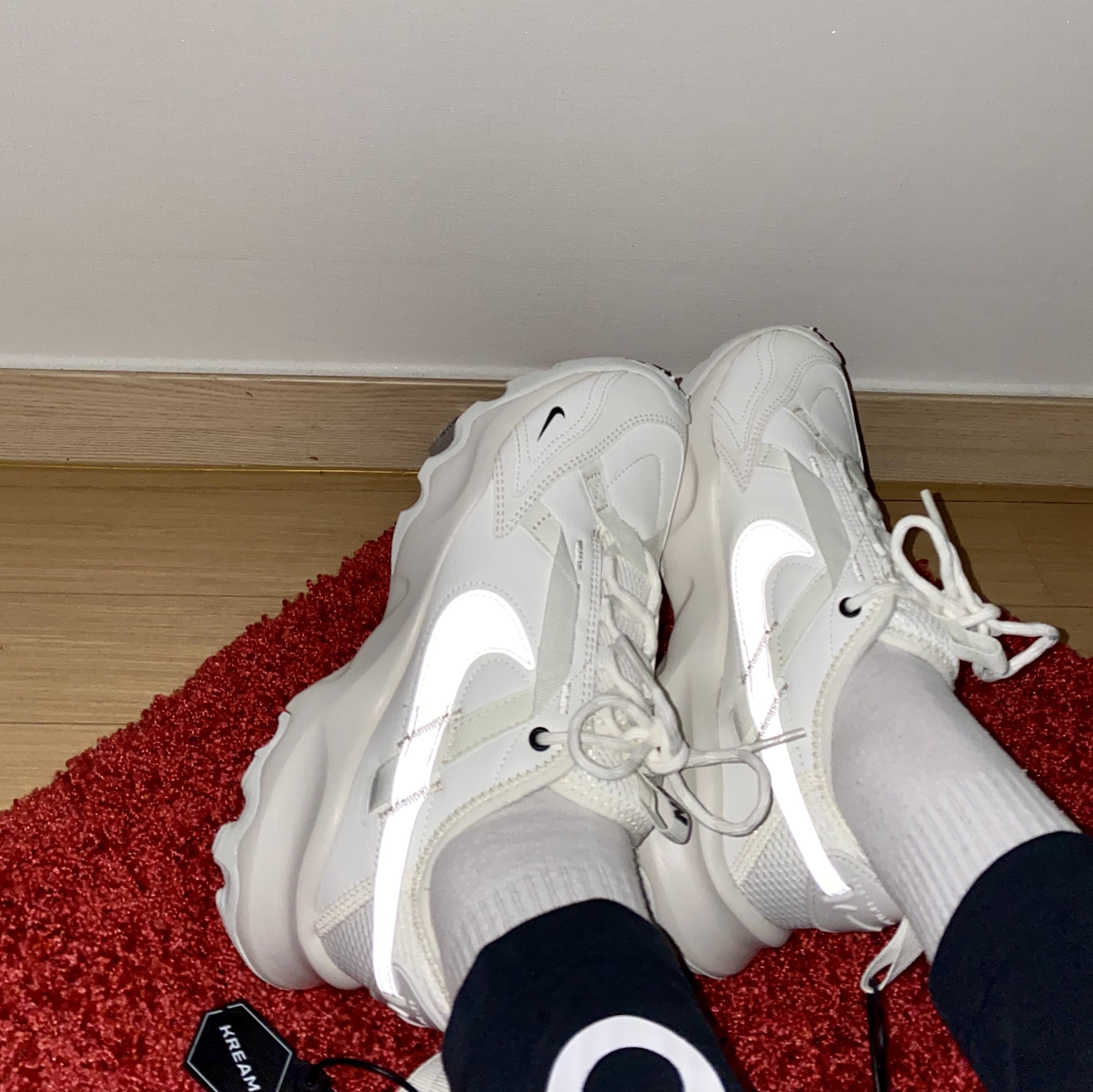 (W) Nike TC 7900 Summit White 착용 스타일
