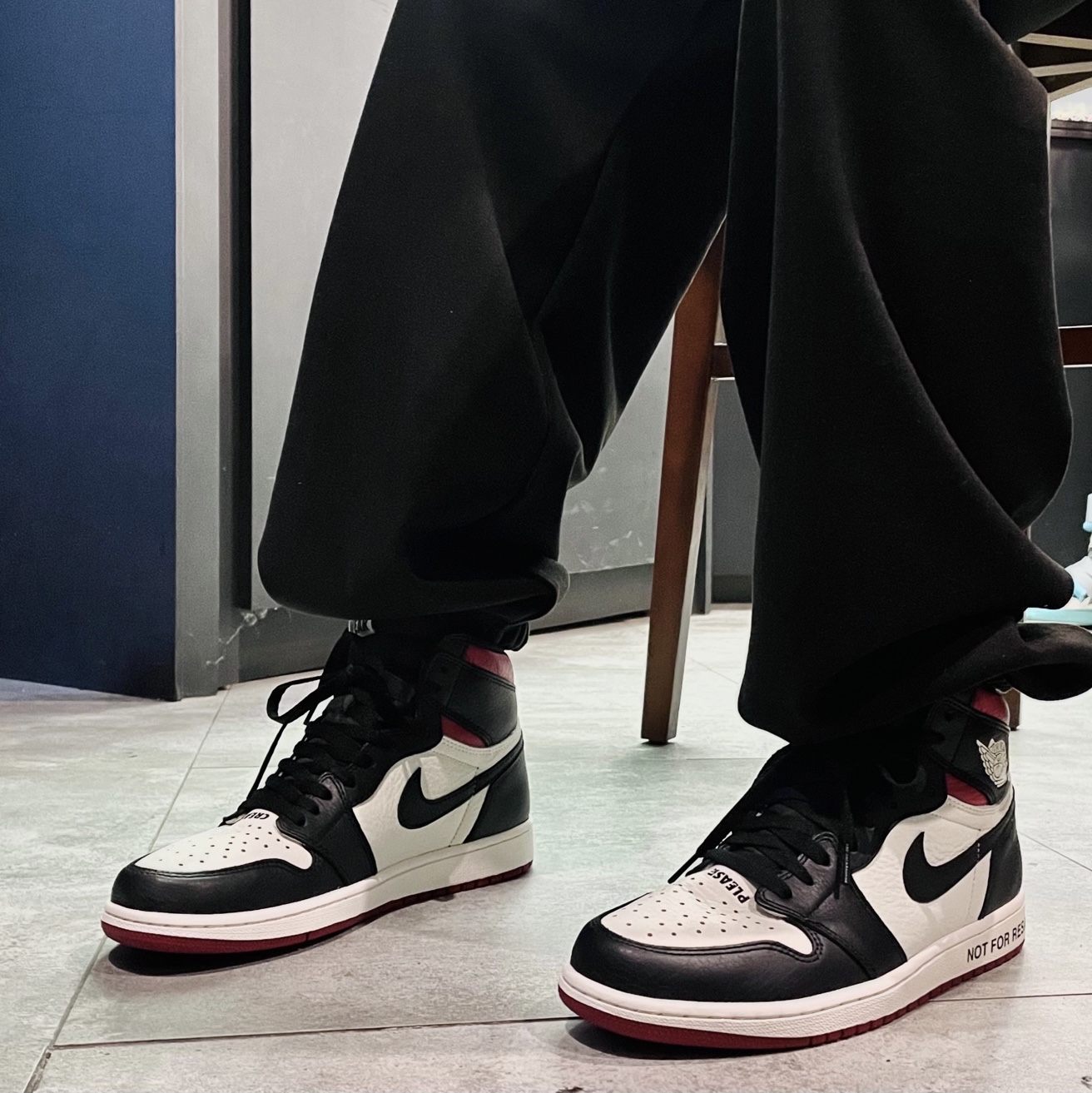 Jordan 1 Retro High Not for Resale Varsity Red 착용 스타일