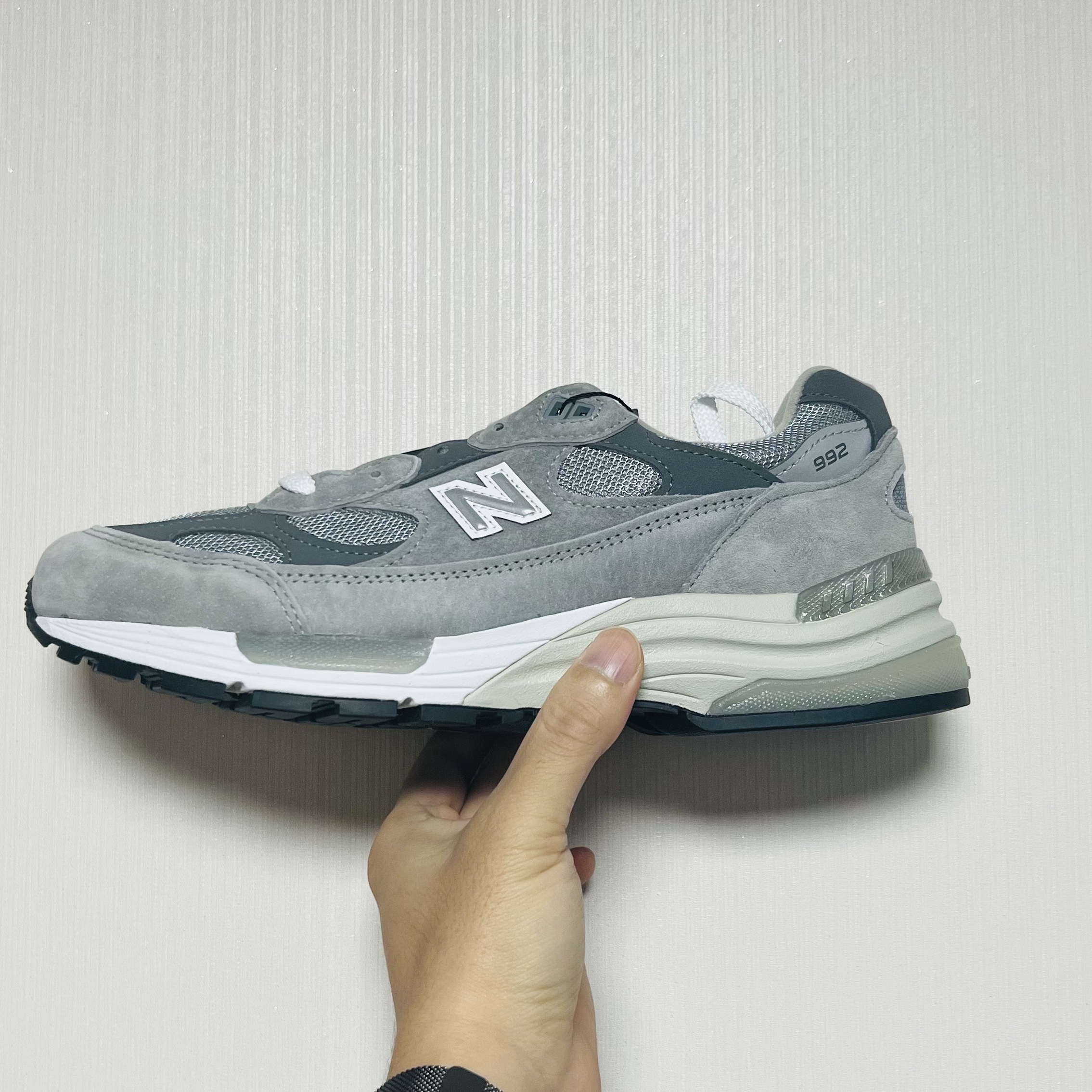 New Balance 992 Made in USA Grey - D Standard 착용 스타일