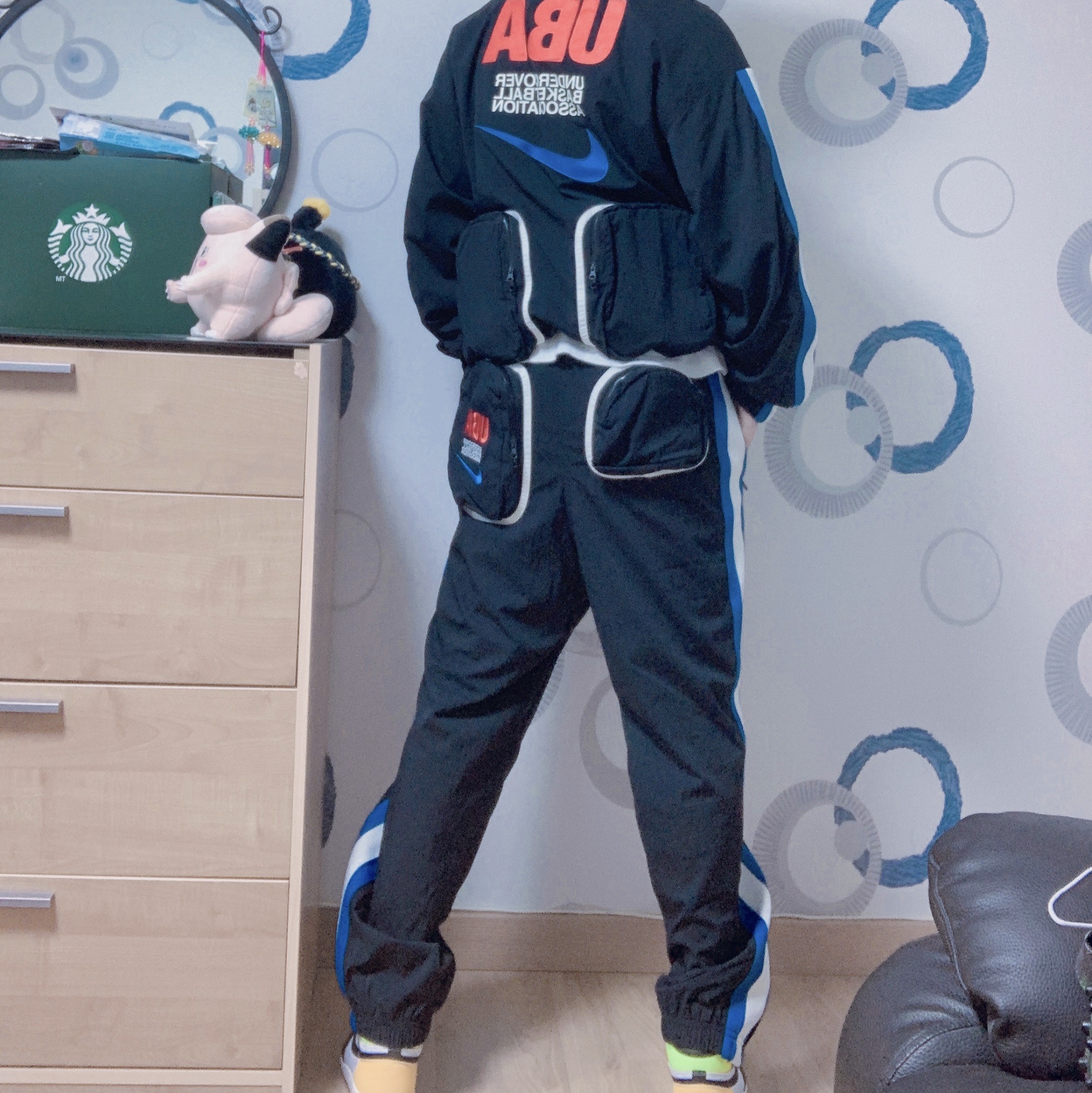 Nike x Undercover NRG Track Suit Black - Asia, Jordan 1 Retro High OG Volt Gold 착용 스타일 - 2