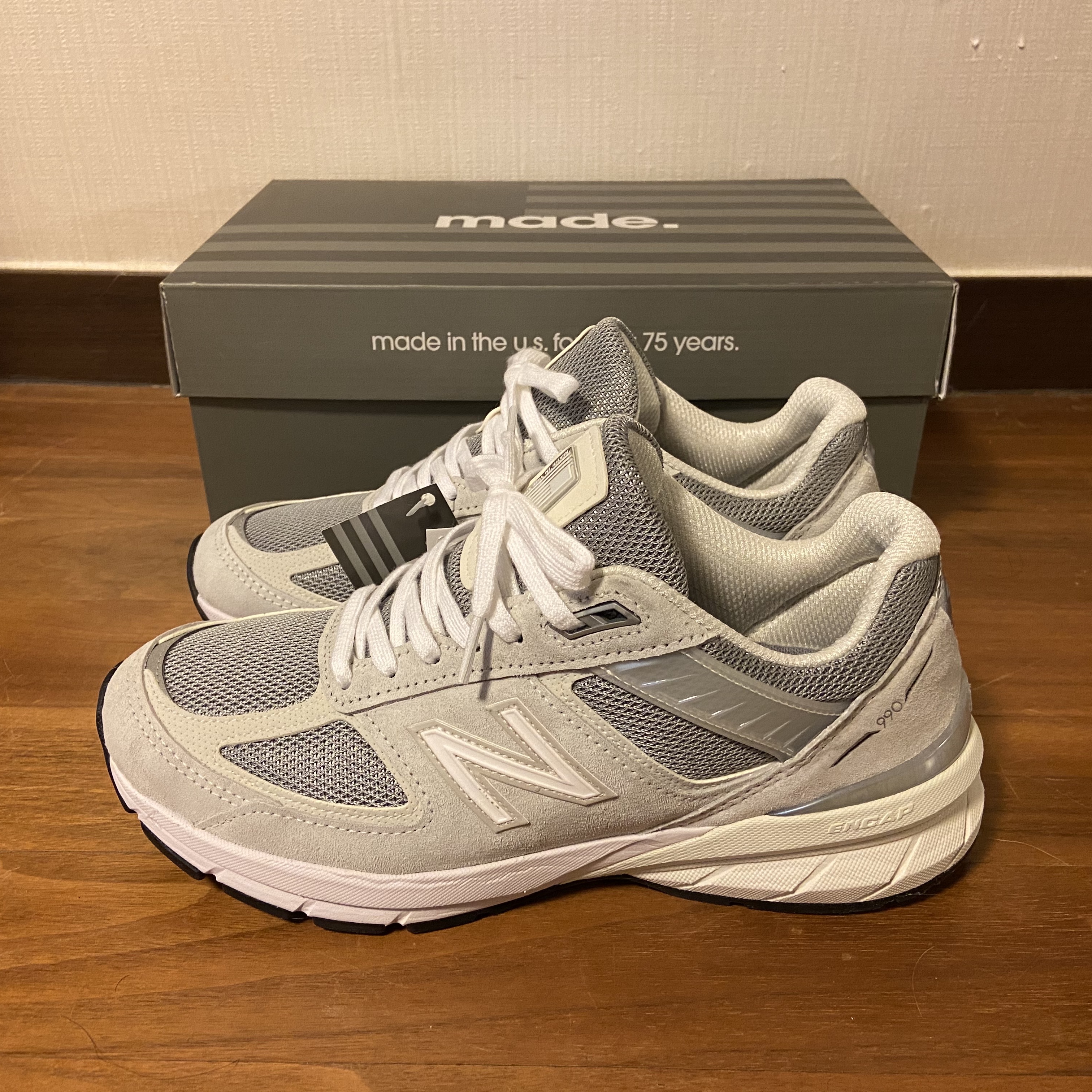 New Balance 990v5 Made in USA Nimbus Cloud 착용 스타일