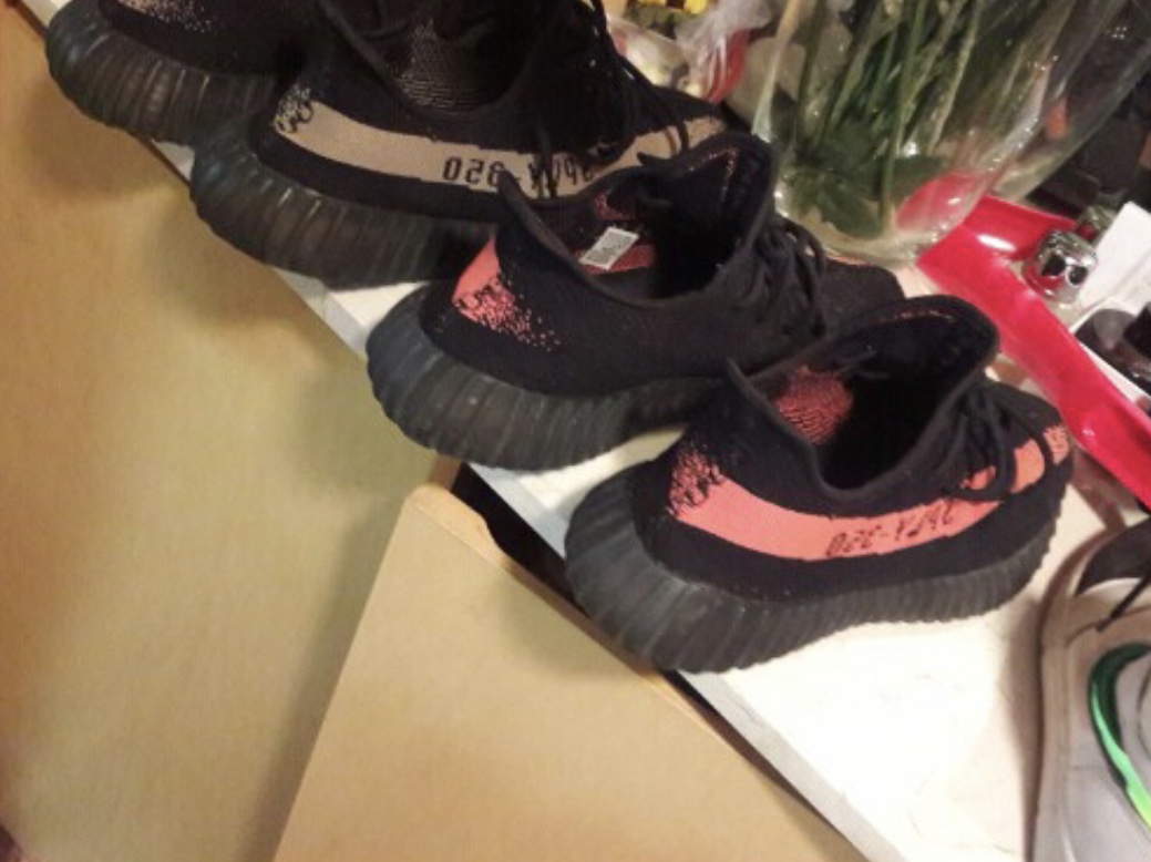 Adidas Yeezy Boost 350 V2 Core Black Red 2016, Adidas Yeezy Boost 350 V2 Core Black Green 착용 스타일 - 2