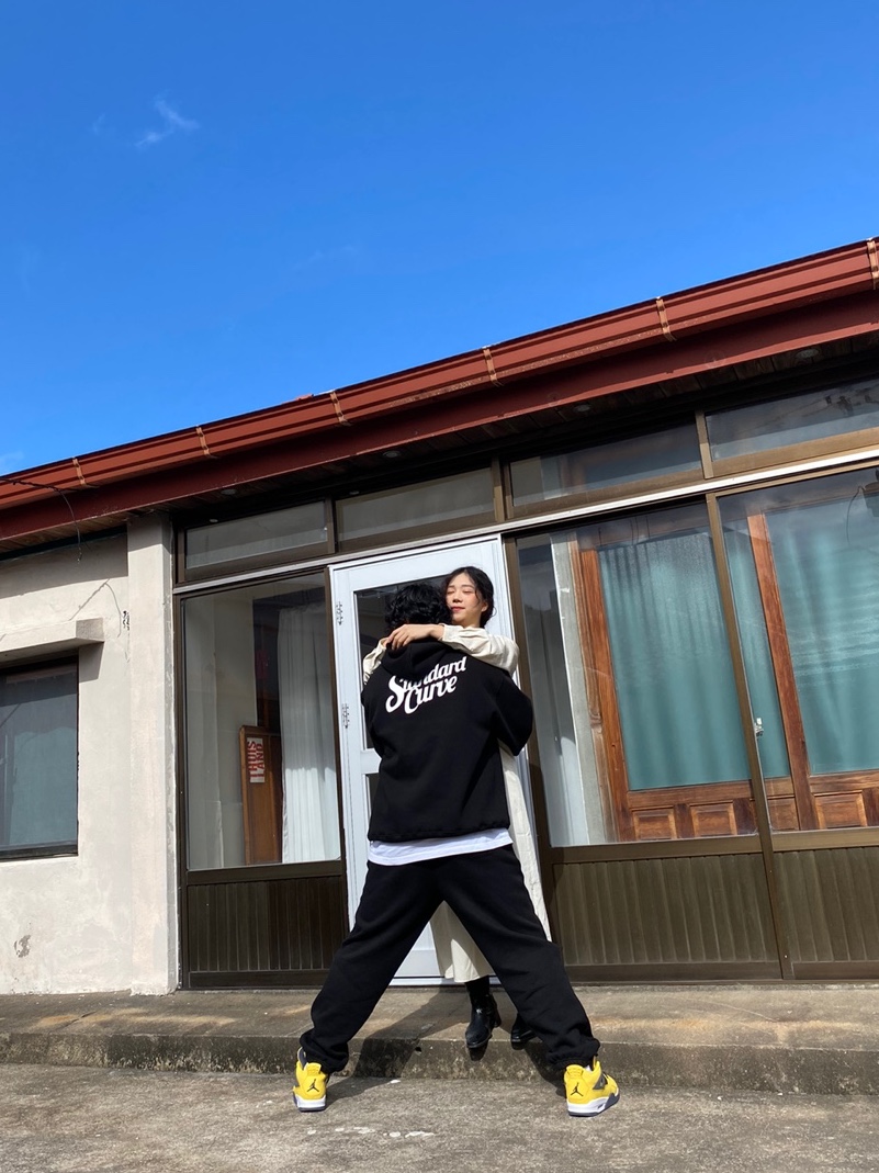 Jordan 4 Retro Tour Yellow 착용 스타일 - 5