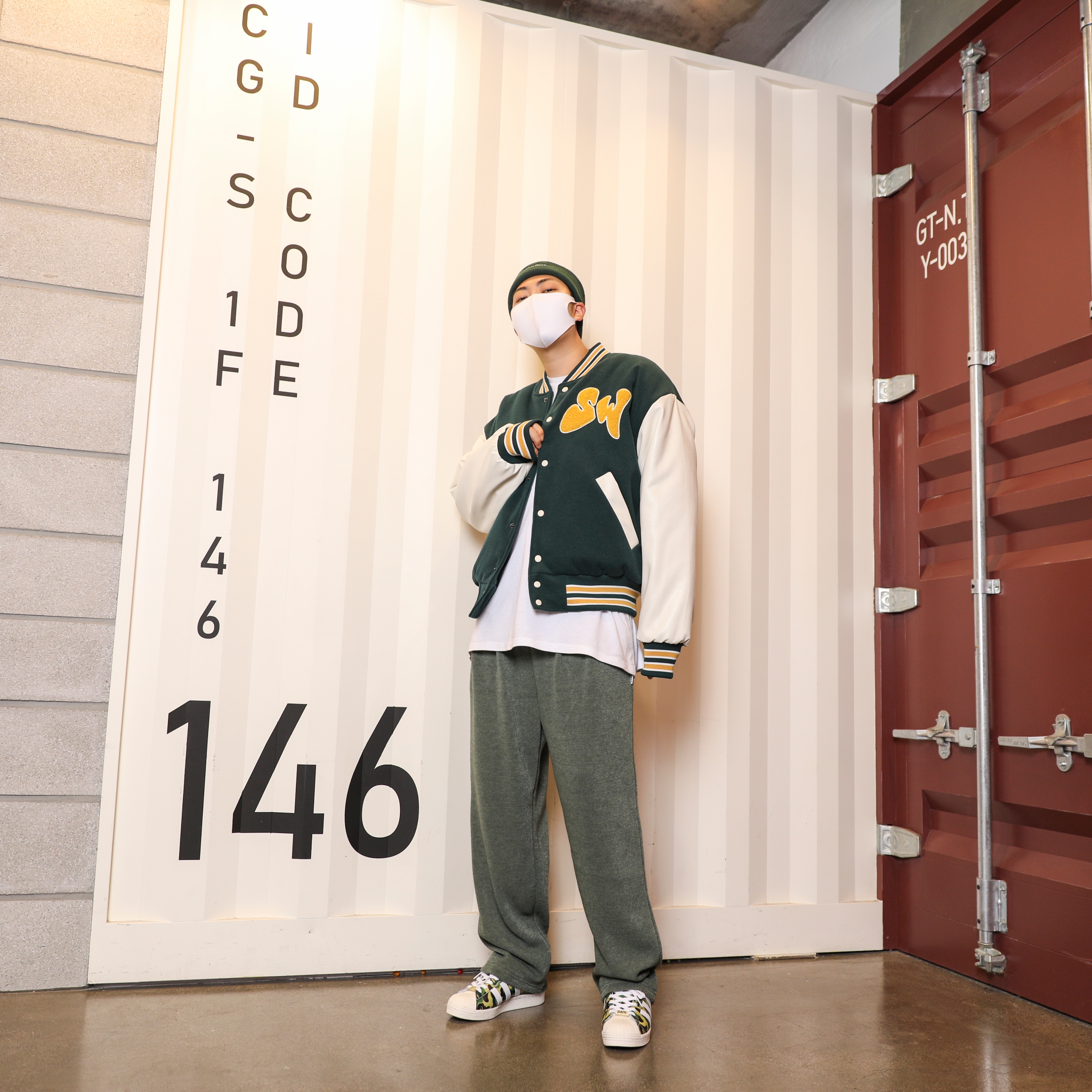 Adidas x BAPE Superstar 80s Green Camo 착용 스타일 - 2