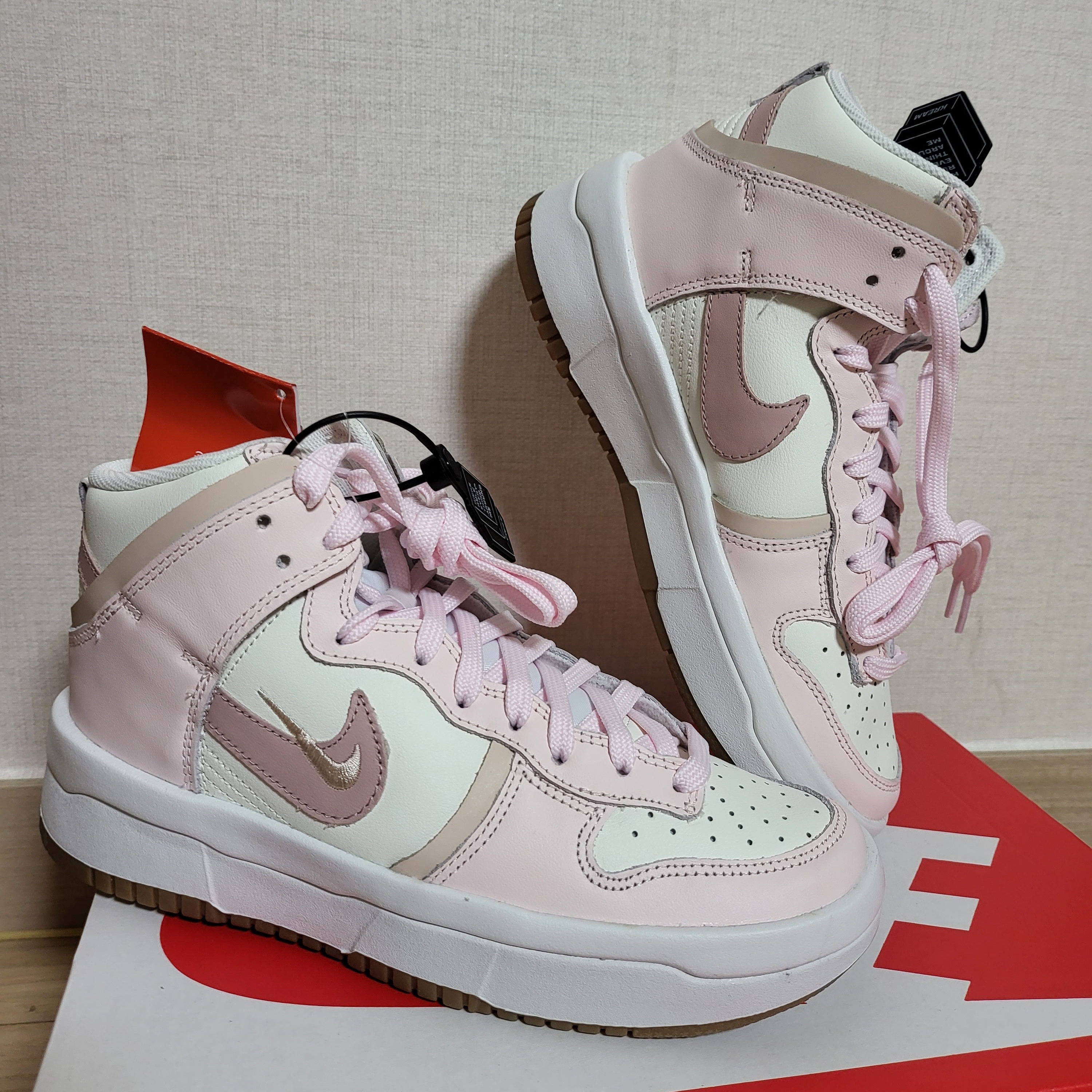 (W) Nike Dunk High Up Pink Oxford 착용 스타일 - 1