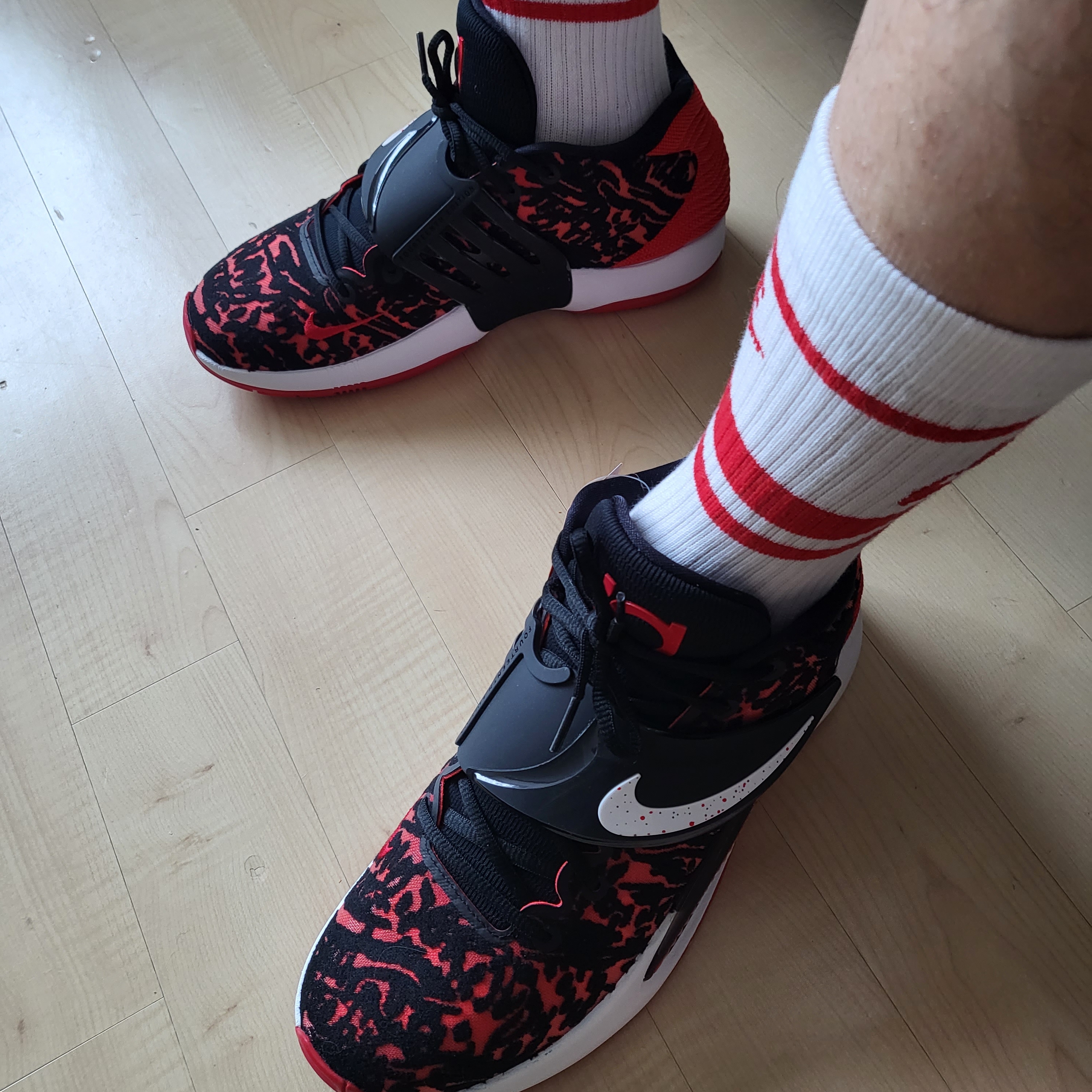 Nike KD 14 EP Black University Red 착용 스타일 - 1