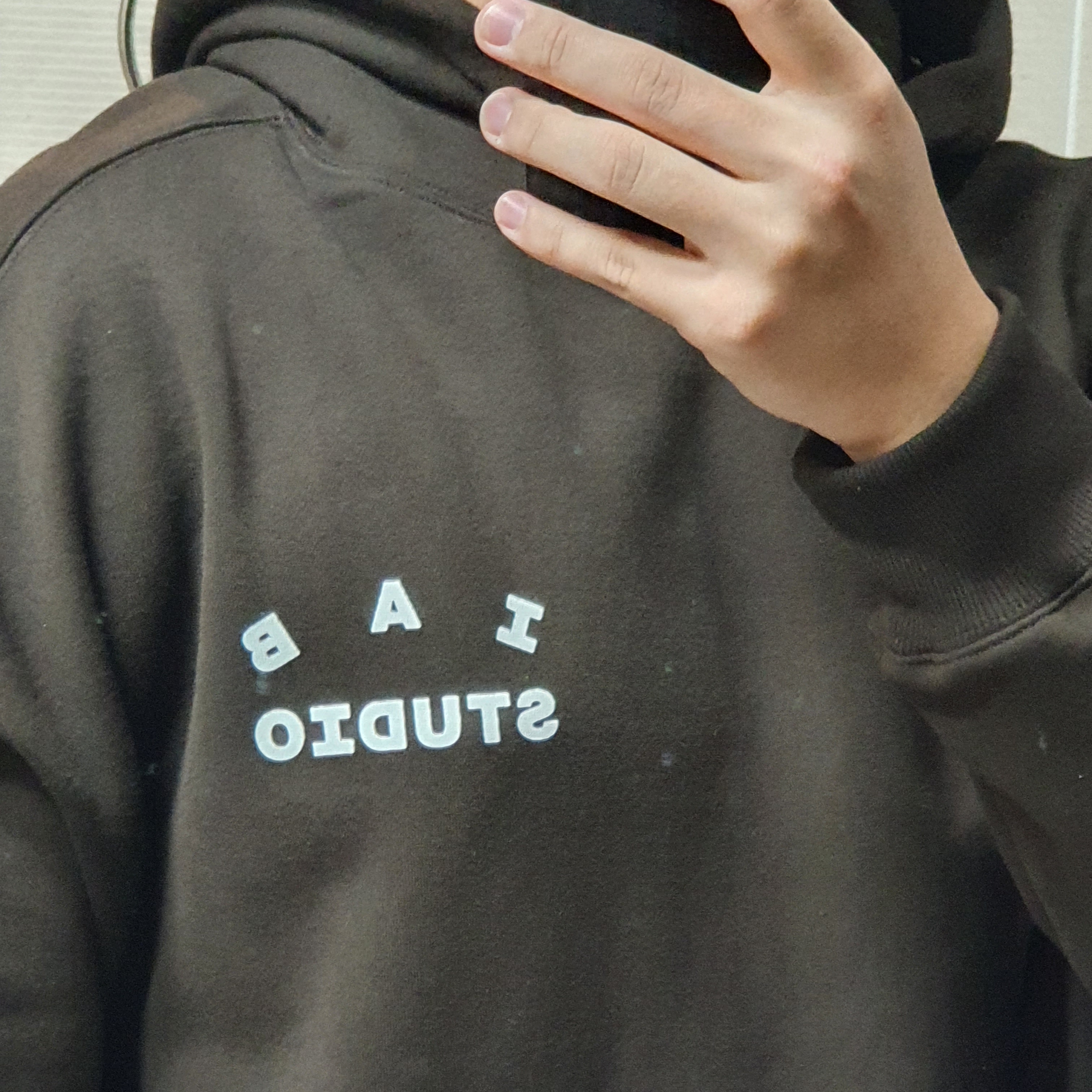 IAB Studio Hoodie Brown 착용 스타일