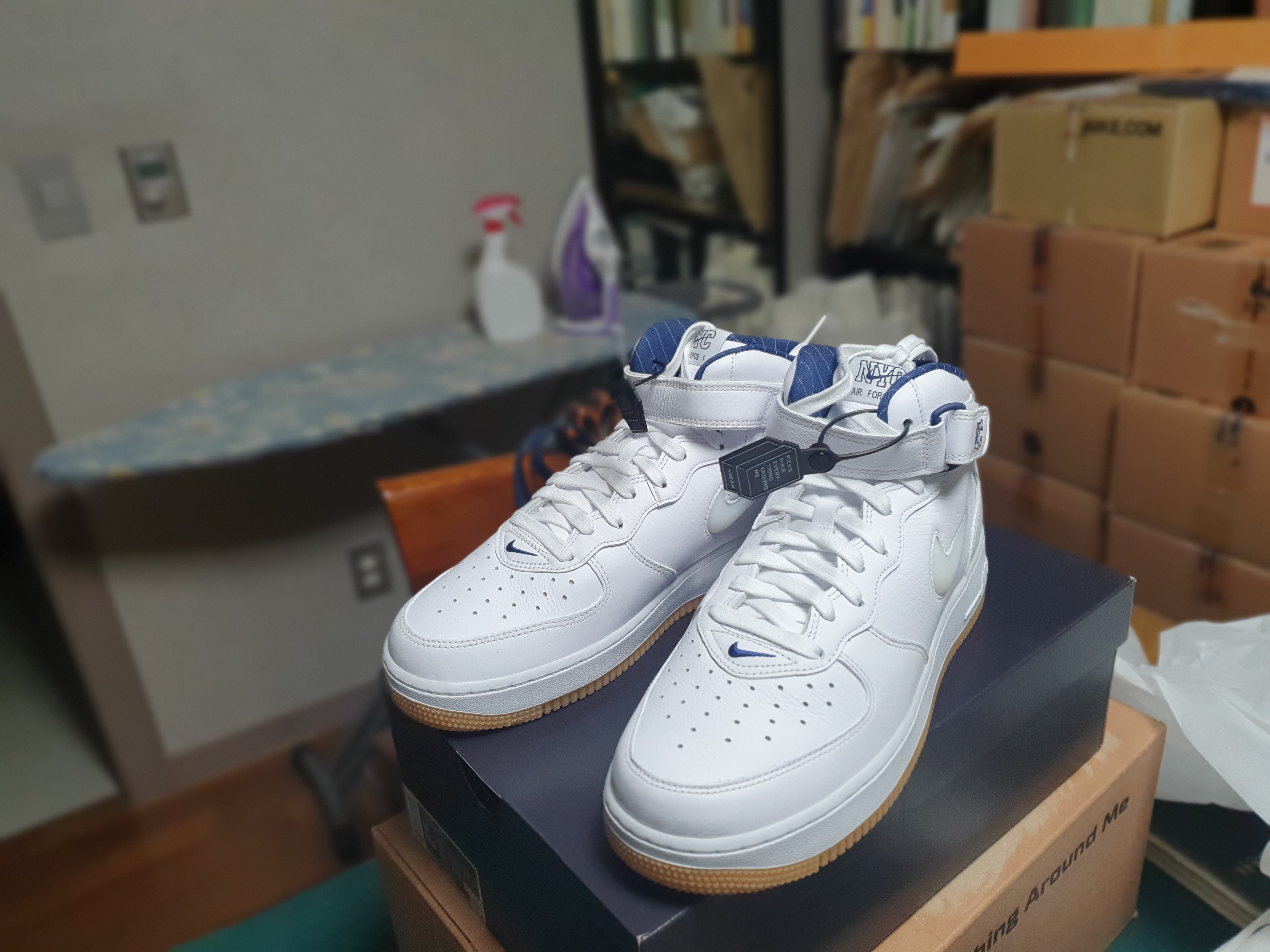 Nike Air Force 1 Mid QS NYC White Midnight Navy 착용 스타일 - 1