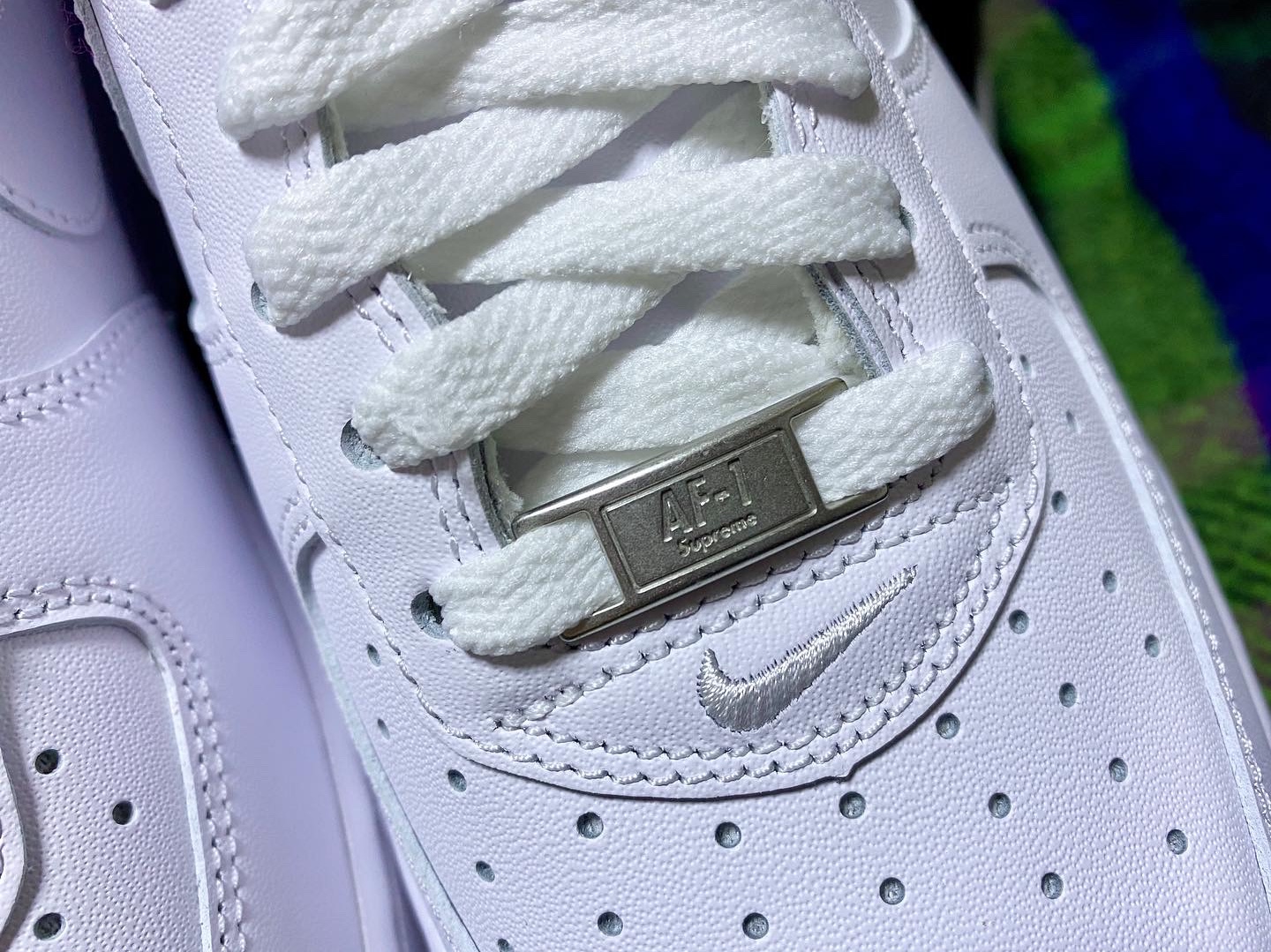 Nike x Supreme Air Force 1 Low White 착용 스타일 - 3
