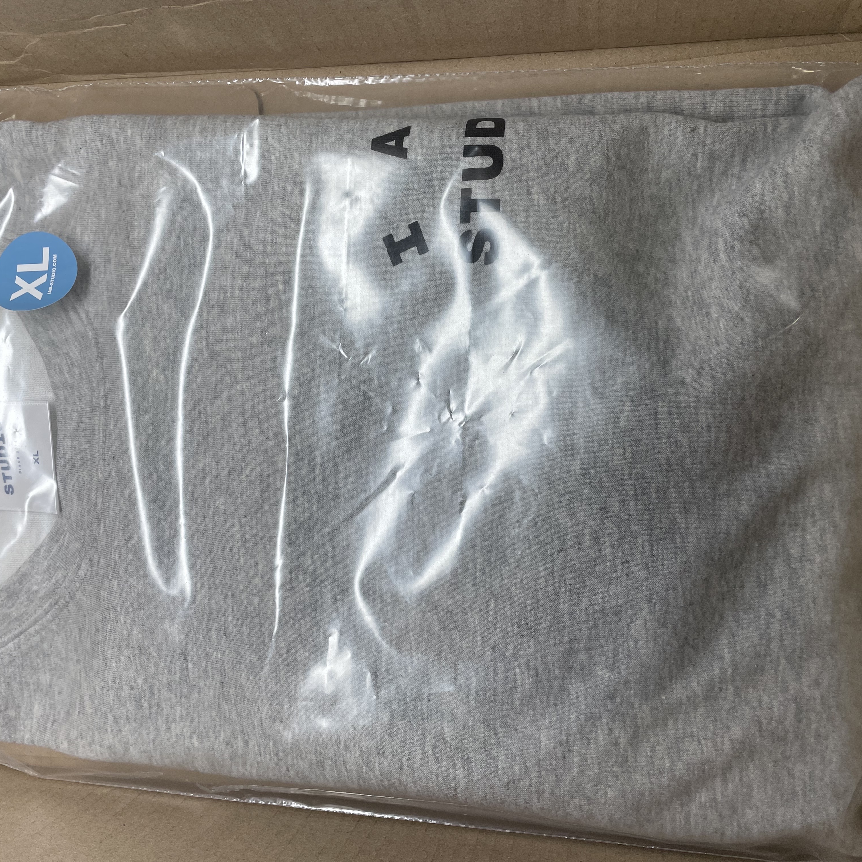 IAB Studio Long Sleeve Gray 착용 스타일