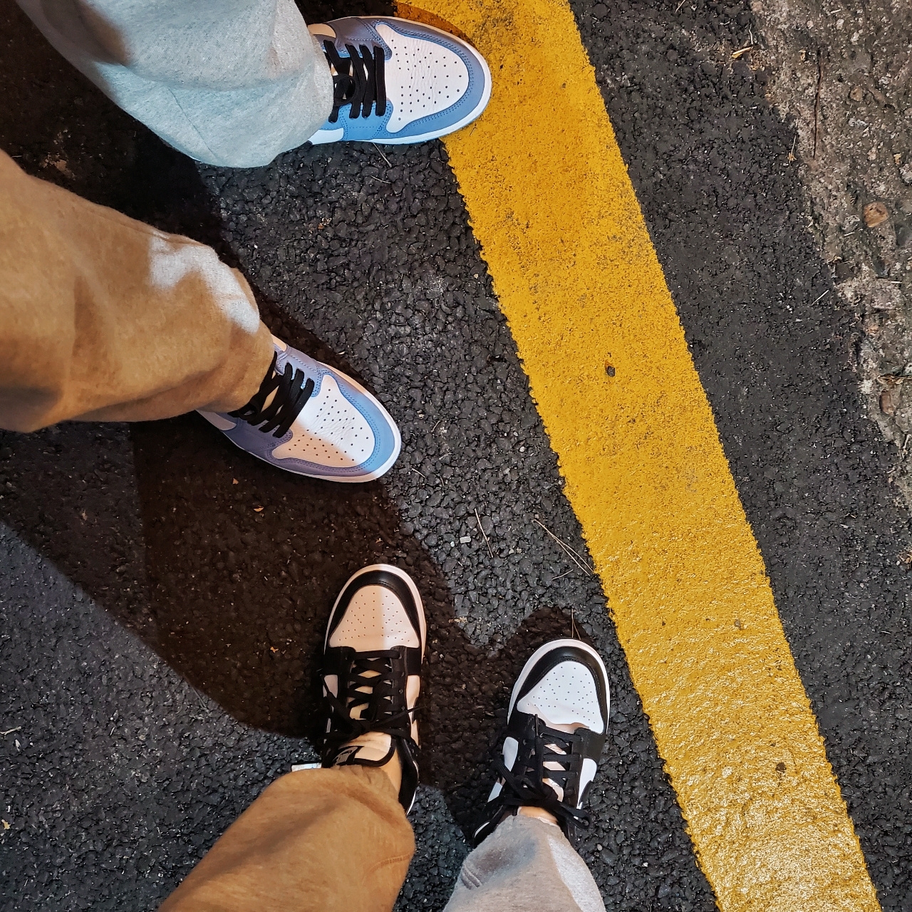 (W) Nike Dunk Low Black, Jordan 1 Retro High OG University Blue 착용 스타일 - 3