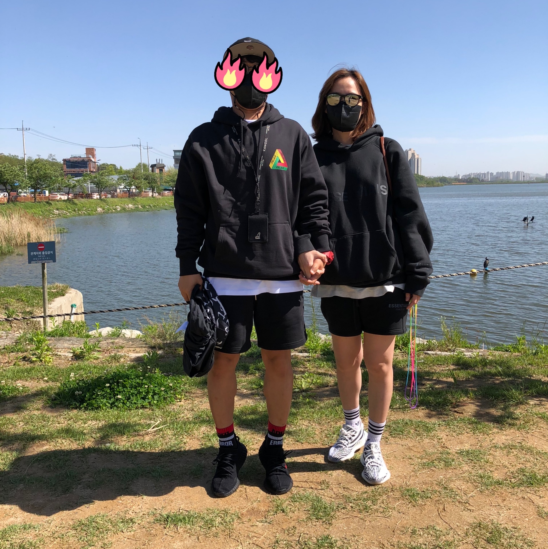 Palace Tri-Tex Hood Black - 20SS, Adidas Yeezy Boost 350 V2 Black Red 2020 착용 스타일