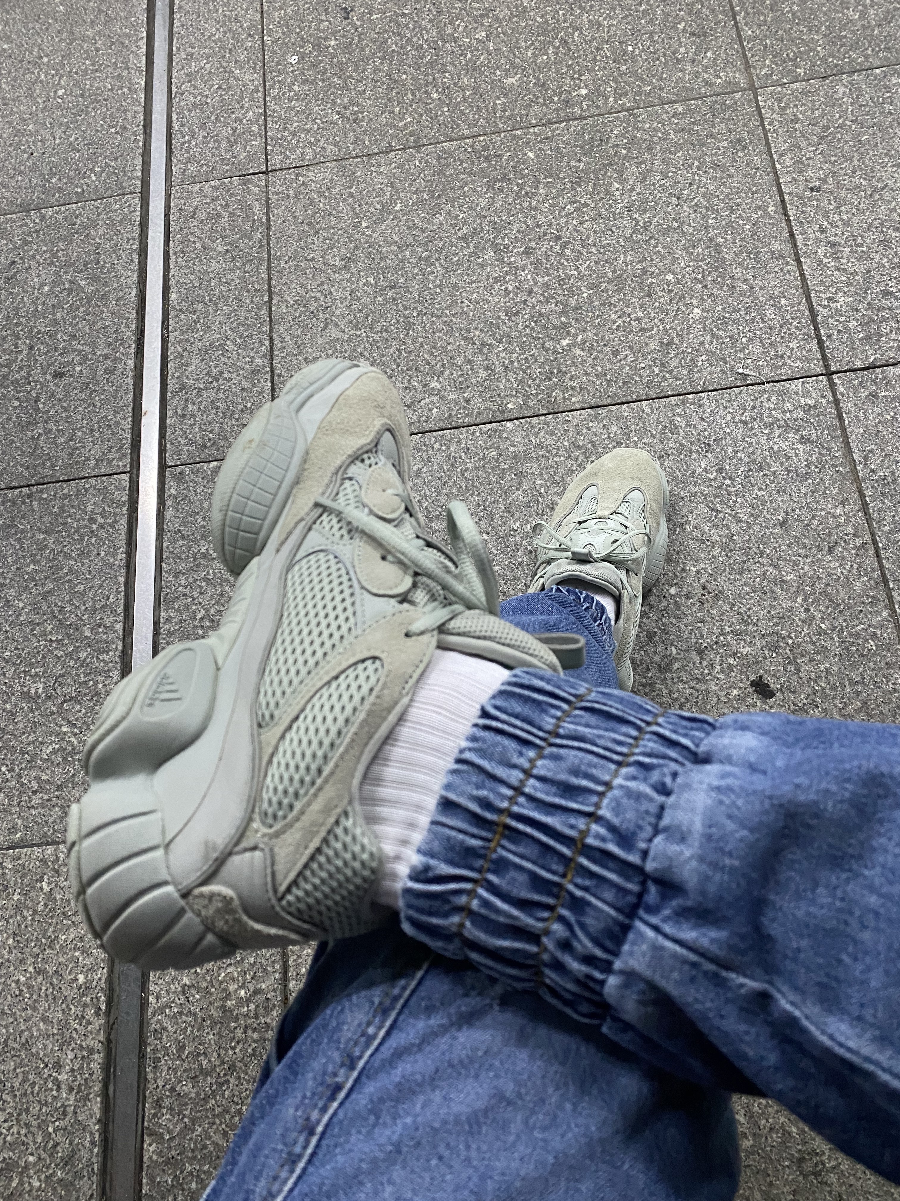 Adidas Yeezy 500 Salt 착용 스타일