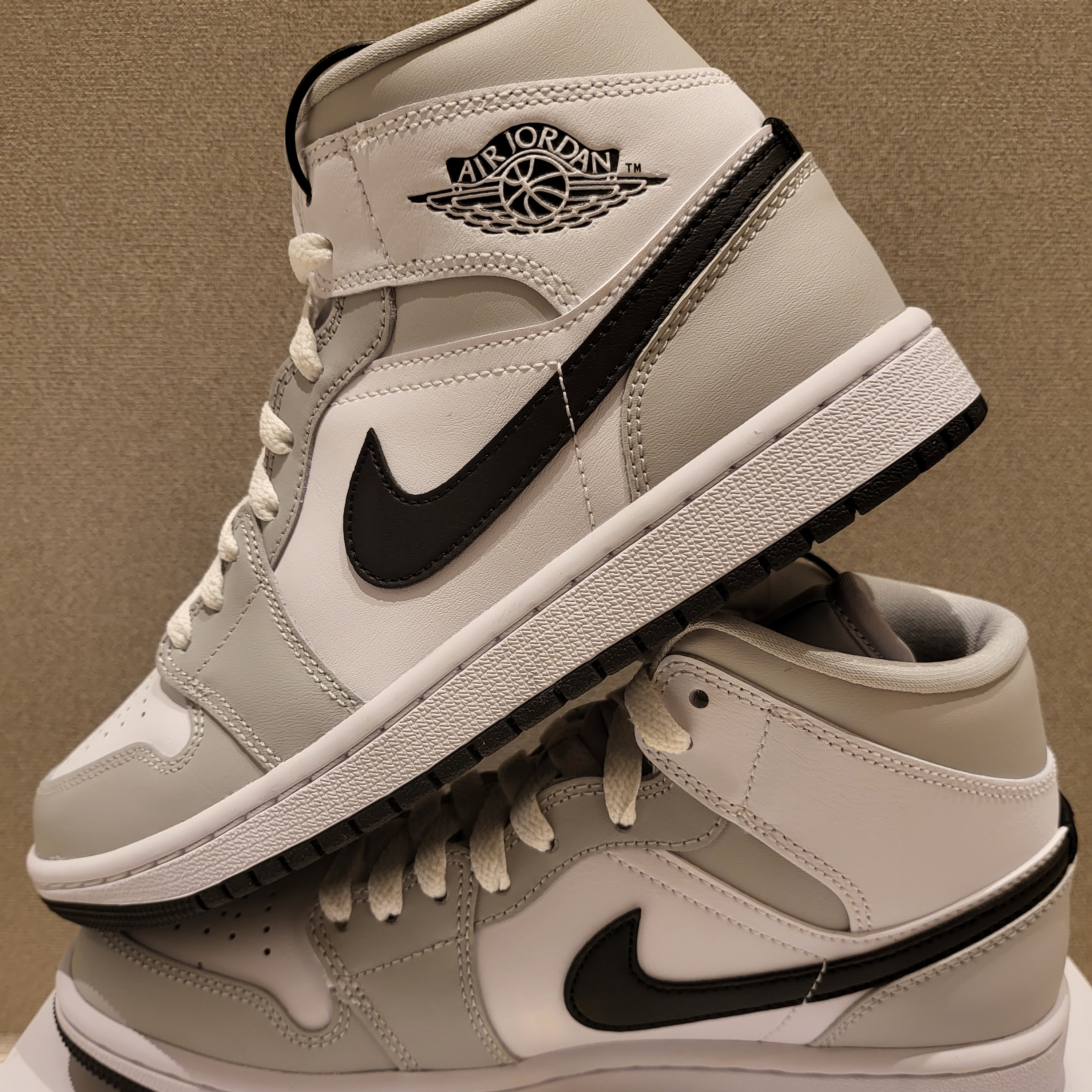 (W) Jordan 1 Mid Grey Fog 착용 스타일 - 2
