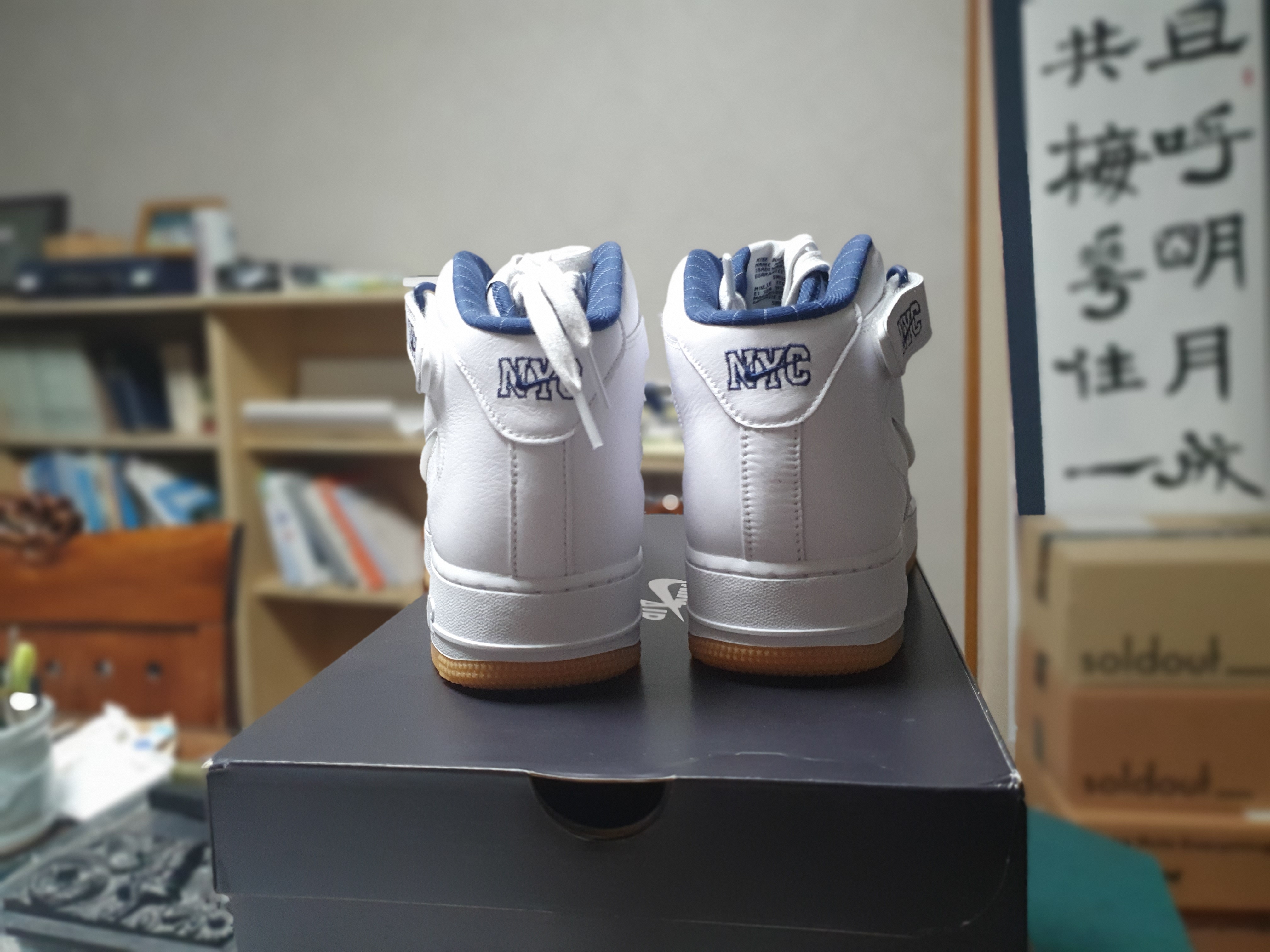 Nike Air Force 1 Mid QS NYC White Midnight Navy 착용 스타일 - 3