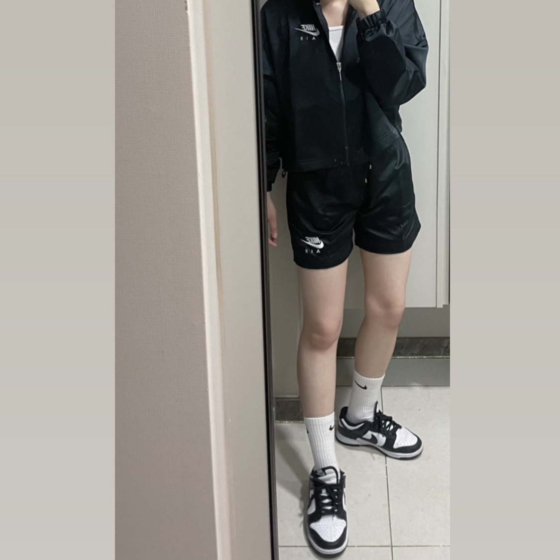 (W) Nike Dunk Low Black 착용 스타일 - 1