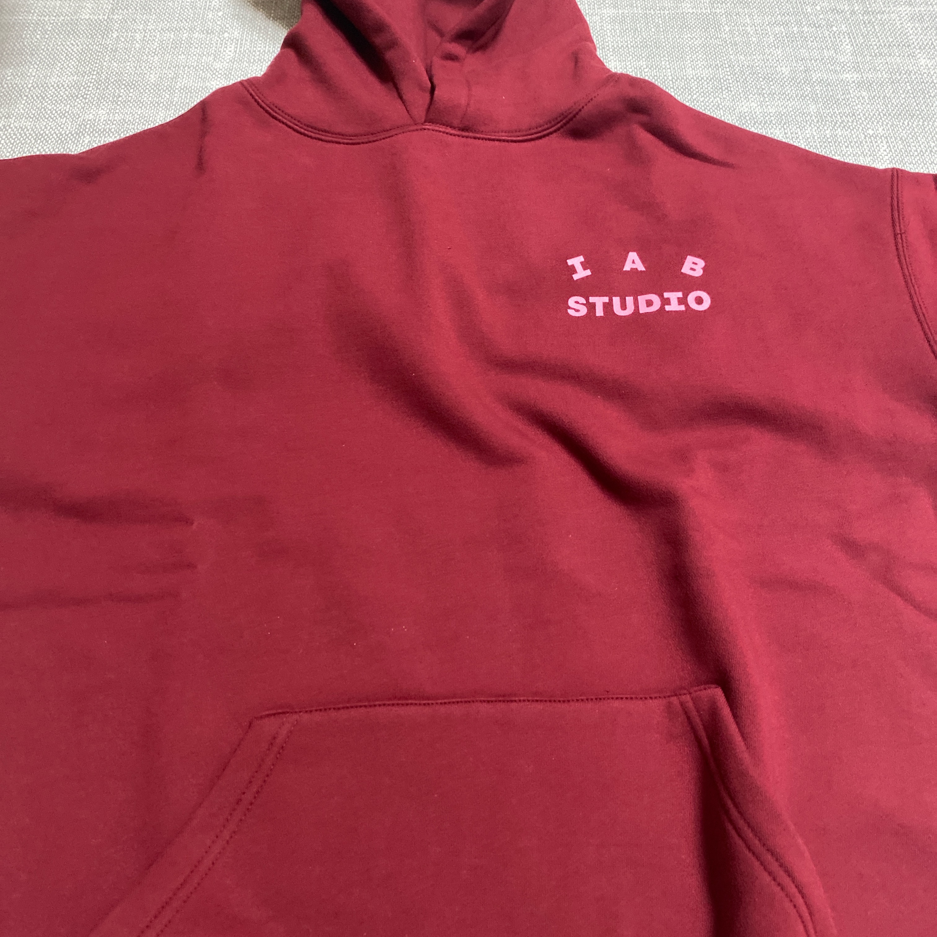 IAB Studio Hoodie Raspberry 착용 스타일 - 3