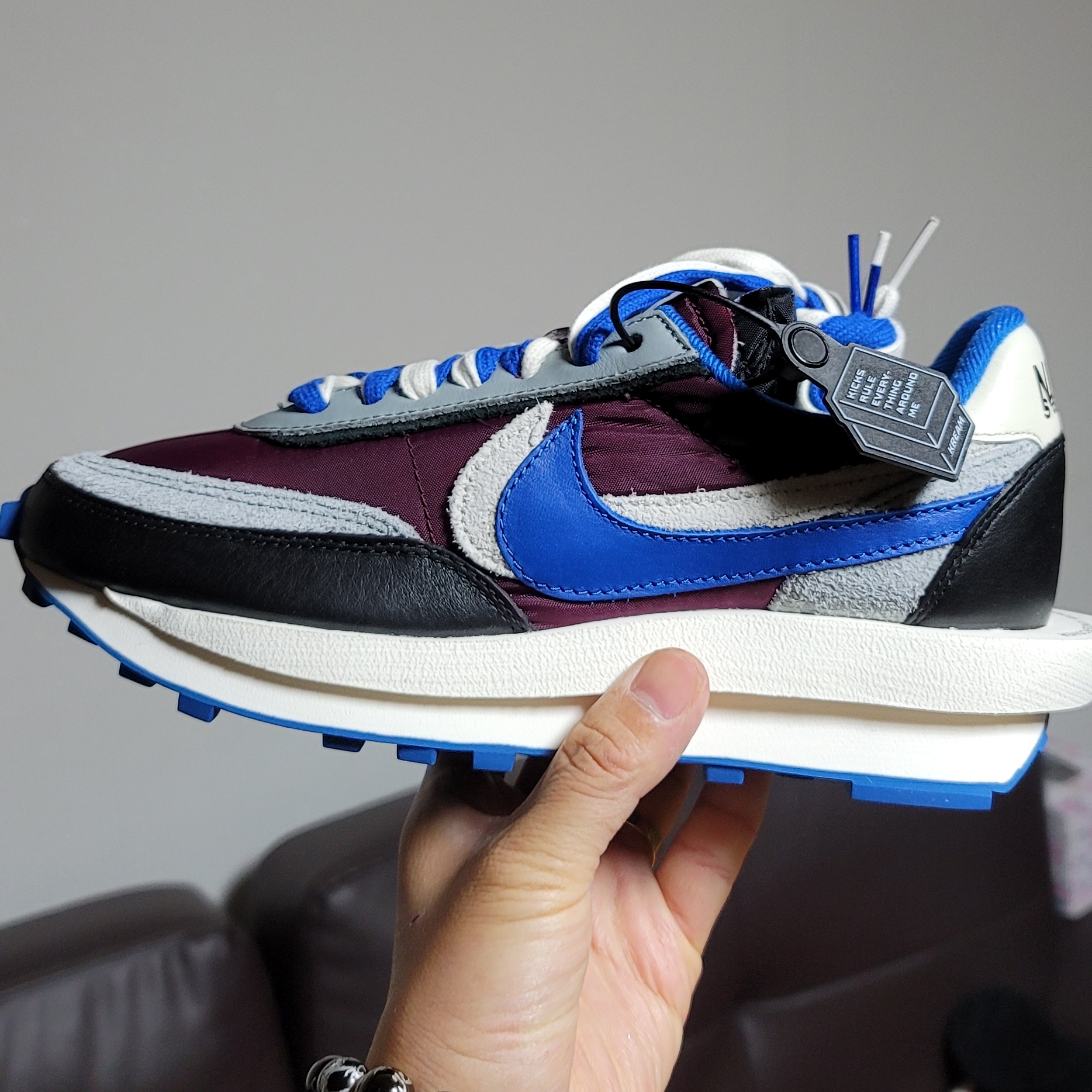 Nike x Sacai x Undercover LDWaffle Night Maroon Team Royal, Nike x Sacai x Undercover LDWaffle Midnight Spruce University Red 착용 스타일 - 2