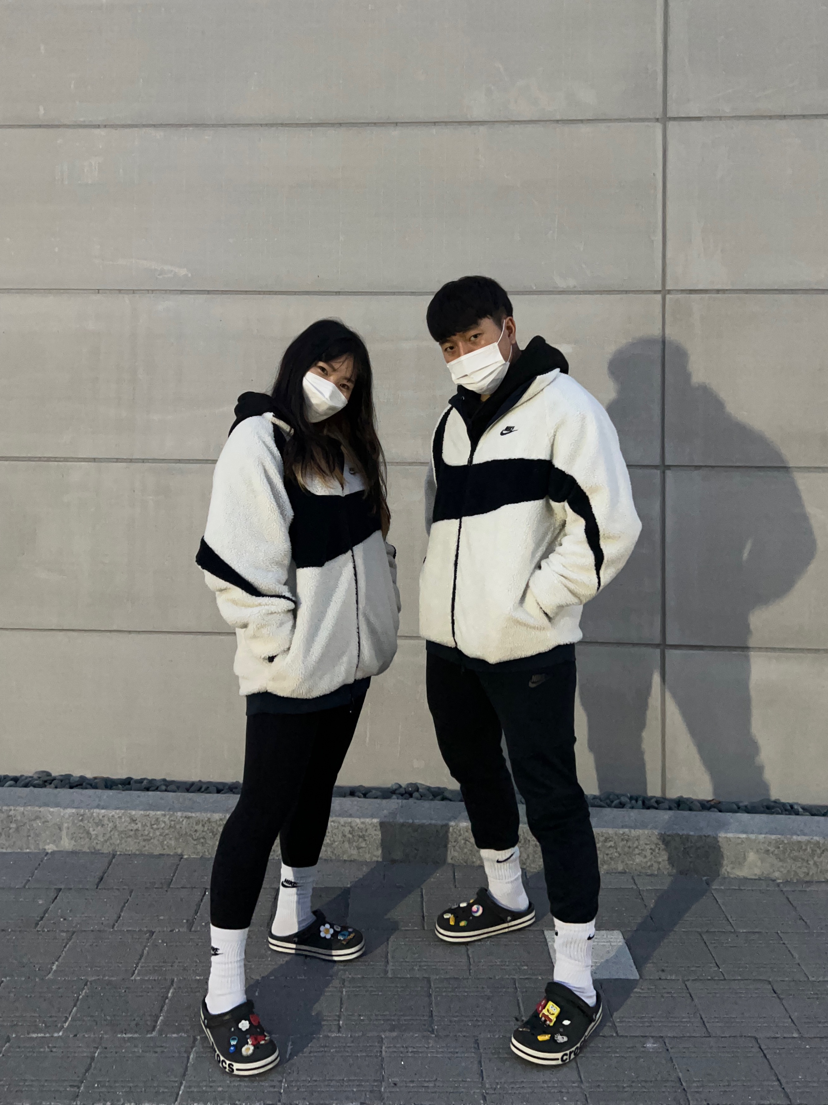 Nike Big Swoosh Full Zip Jacket White Navy 착용 스타일 - 1