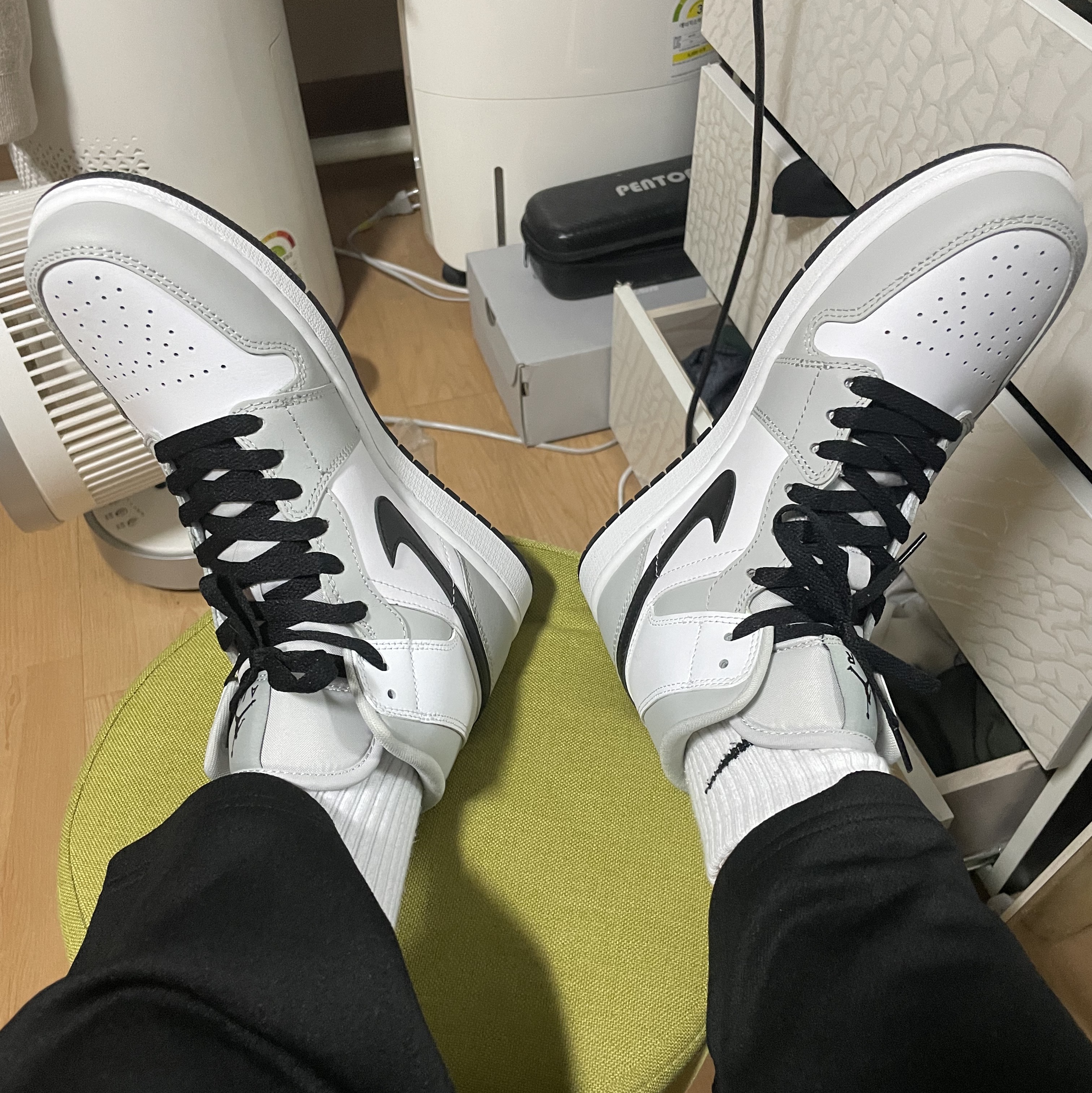 (W) Jordan 1 Mid Grey Fog 착용 스타일
