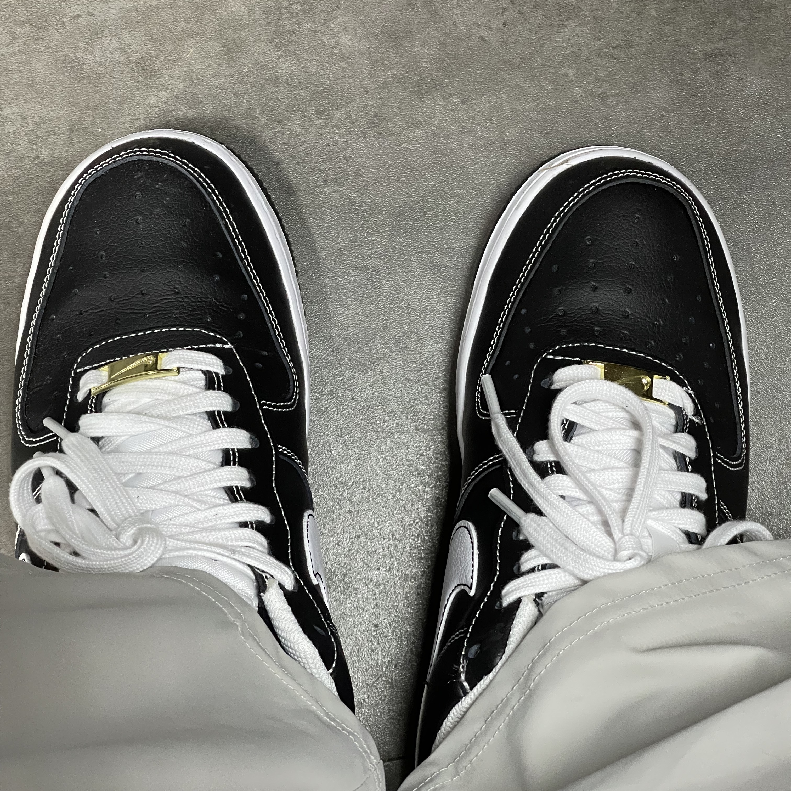 Nike Air Force 1 '07 First Use Black White 착용 스타일 - 2