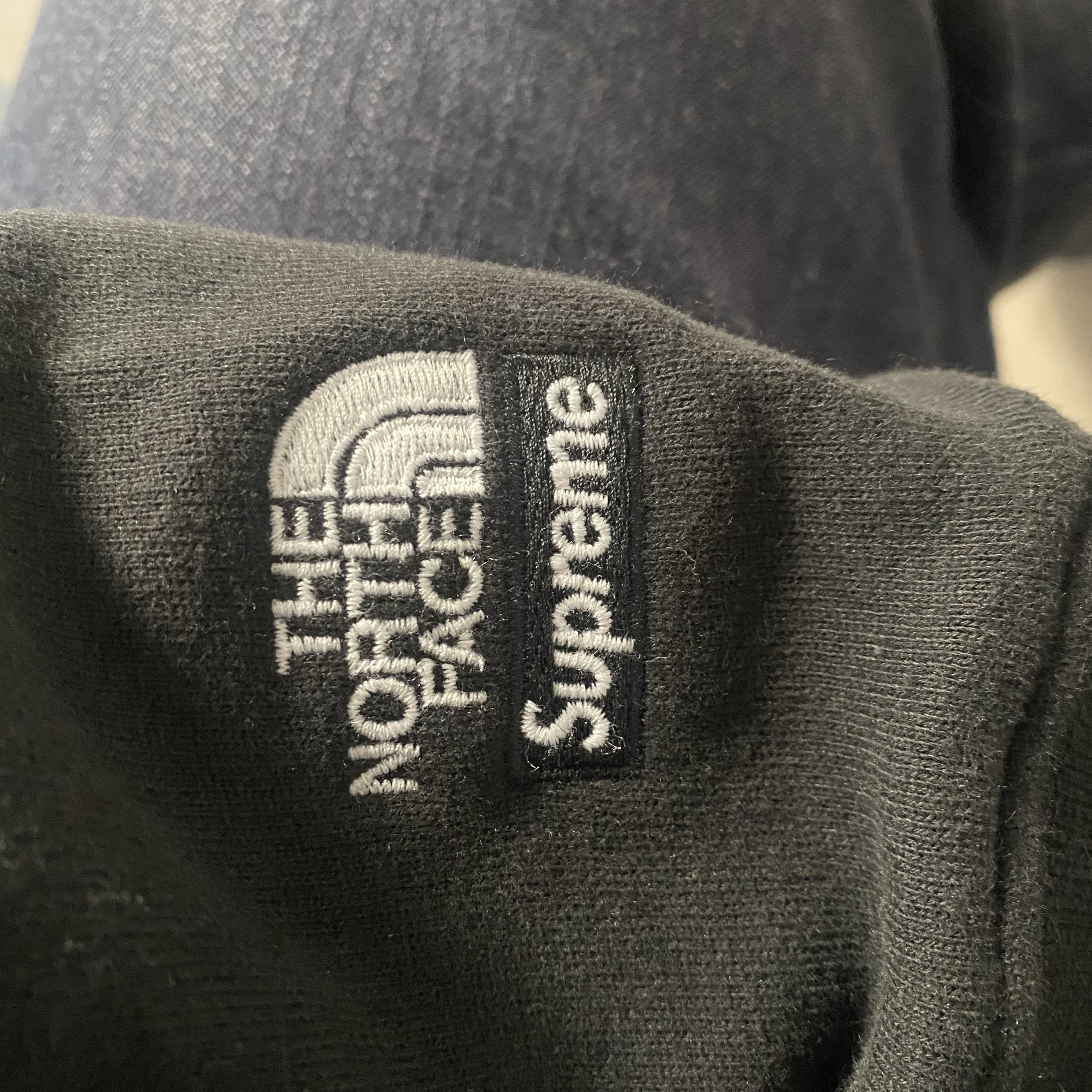 Supreme x The North Face Lenticular Mountains Hooded Sweatshirt Black - 21FW 착용 스타일 - 2
