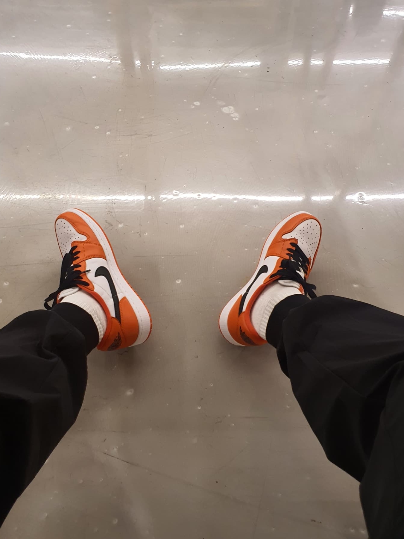 Jordan 1 Low OG Starfish 착용 스타일 - 1