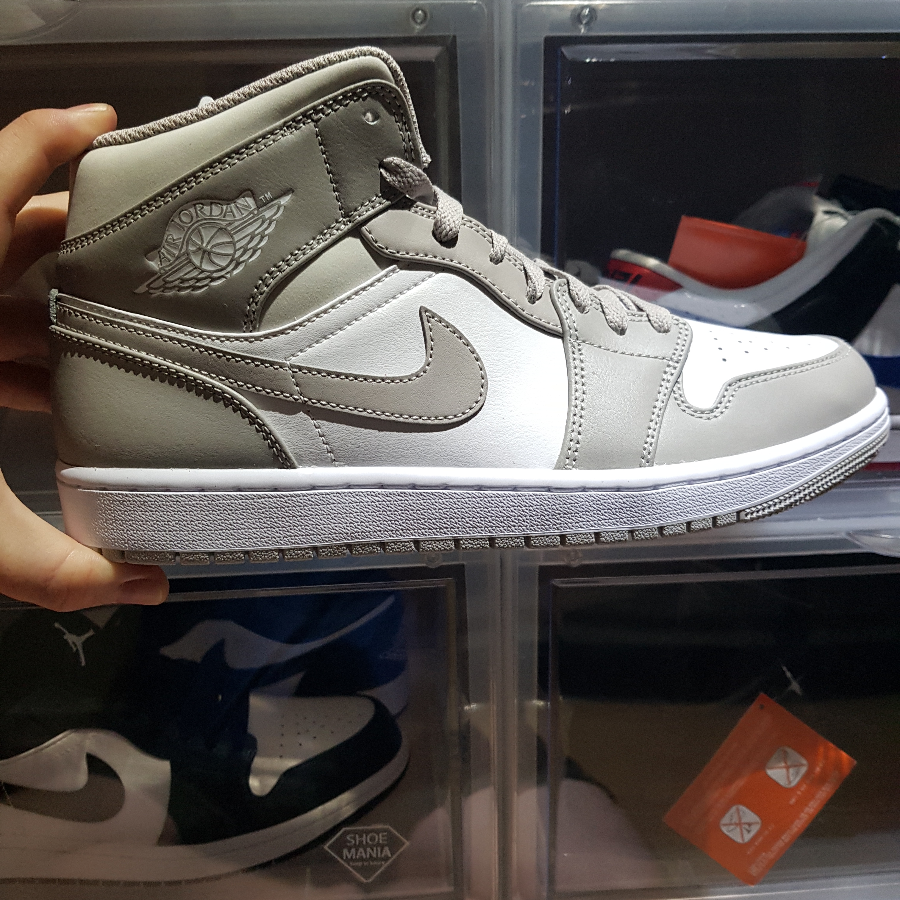 Jordan 1 Mid College Grey 착용 스타일