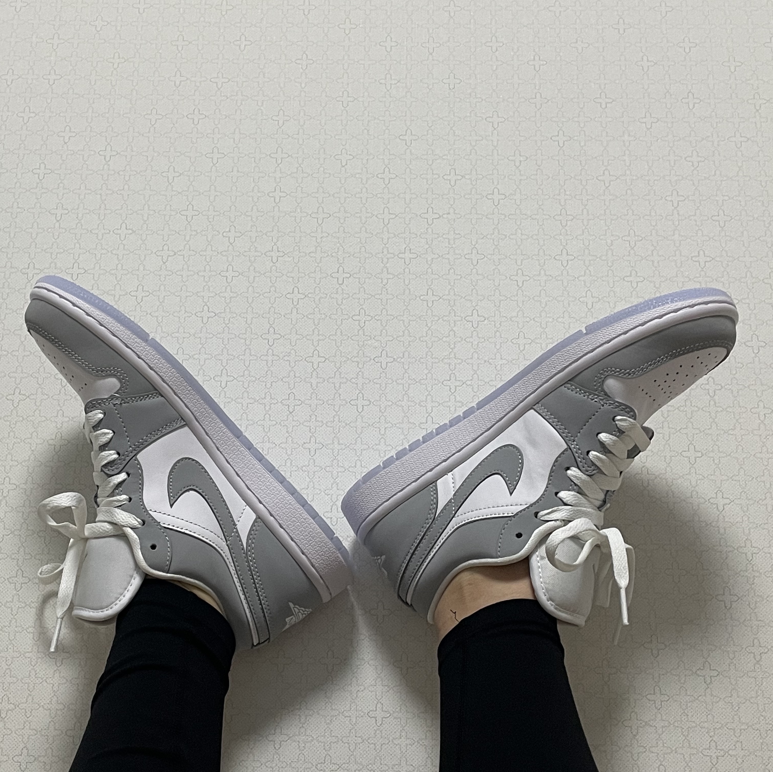 (W) Jordan 1 Low White Wolf Grey 착용 스타일