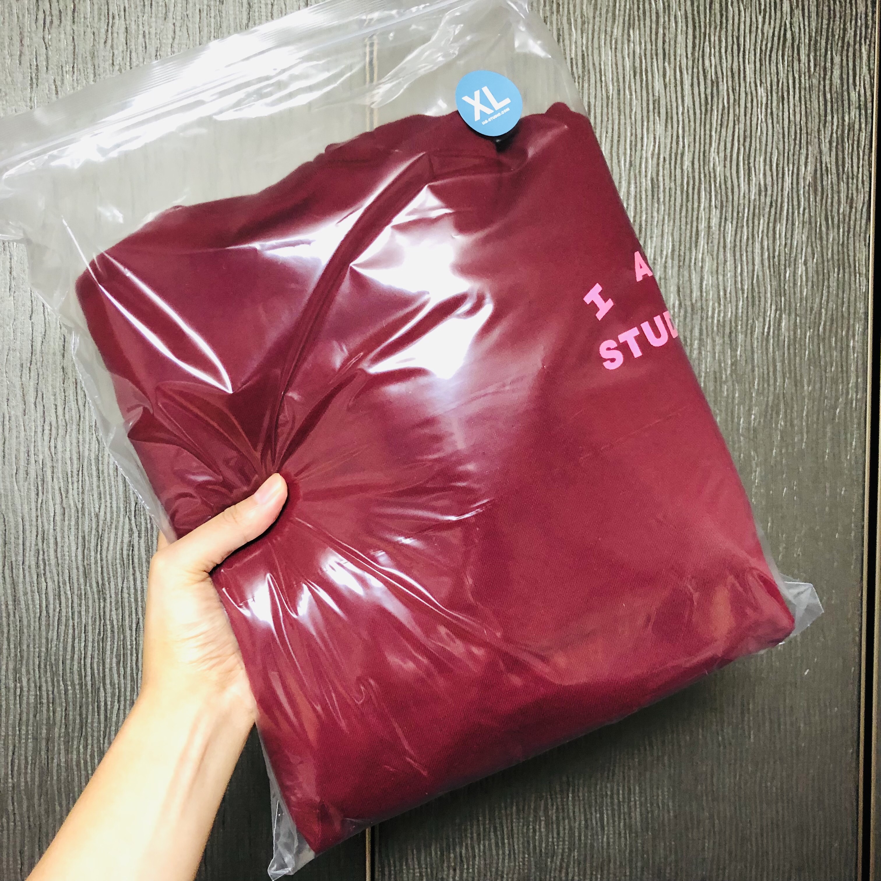 IAB Studio Hoodie Raspberry 착용 스타일