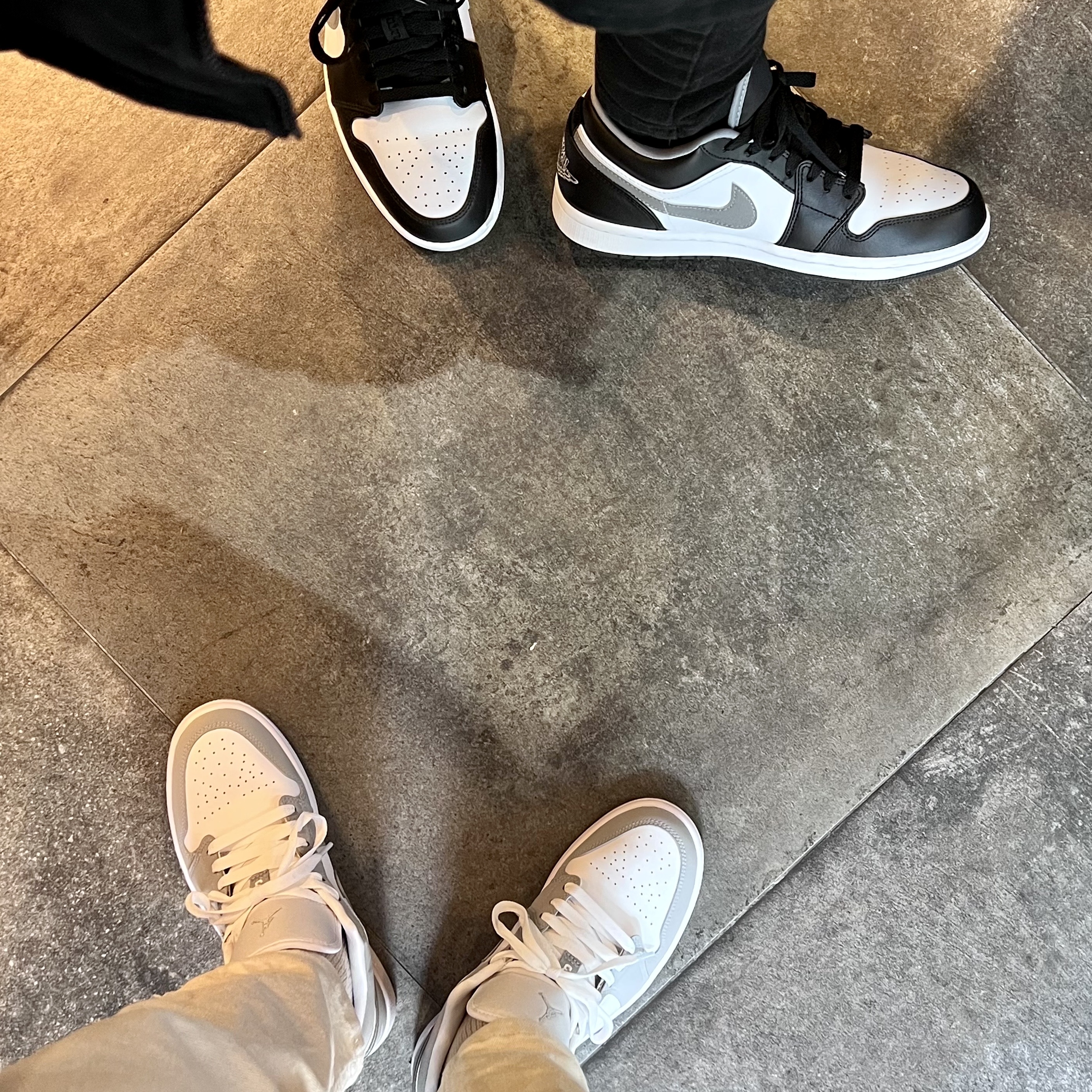 (W) Jordan 1 Low White Wolf Grey, (GS) Jordan 1 Low Black Particle Grey 착용 스타일