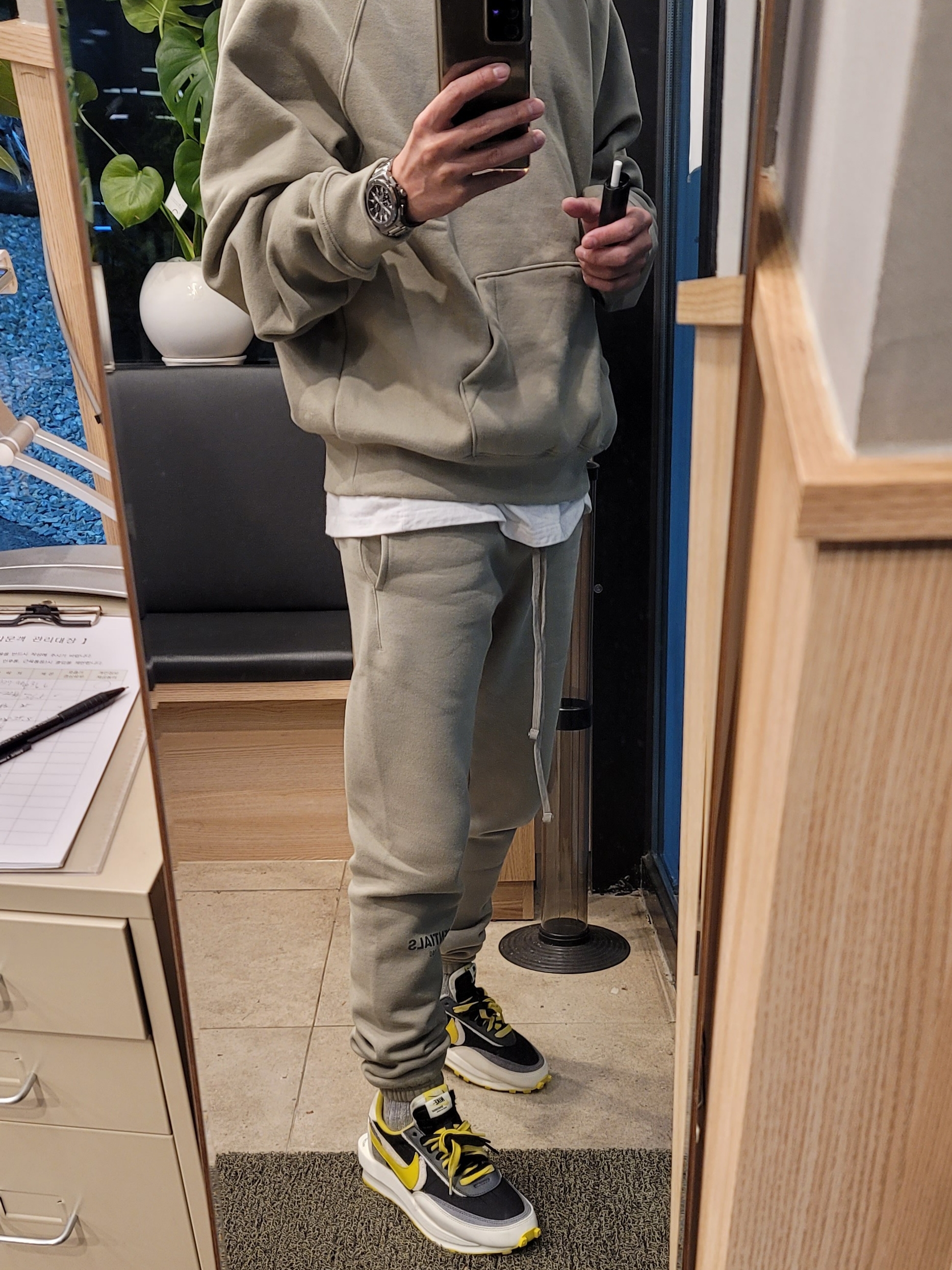 Nike x Sacai x Undercover LDWaffle Black Bright Citron, Essentials Pull-Over Hoodie Pistachio - 21FW 착용 스타일 - 1