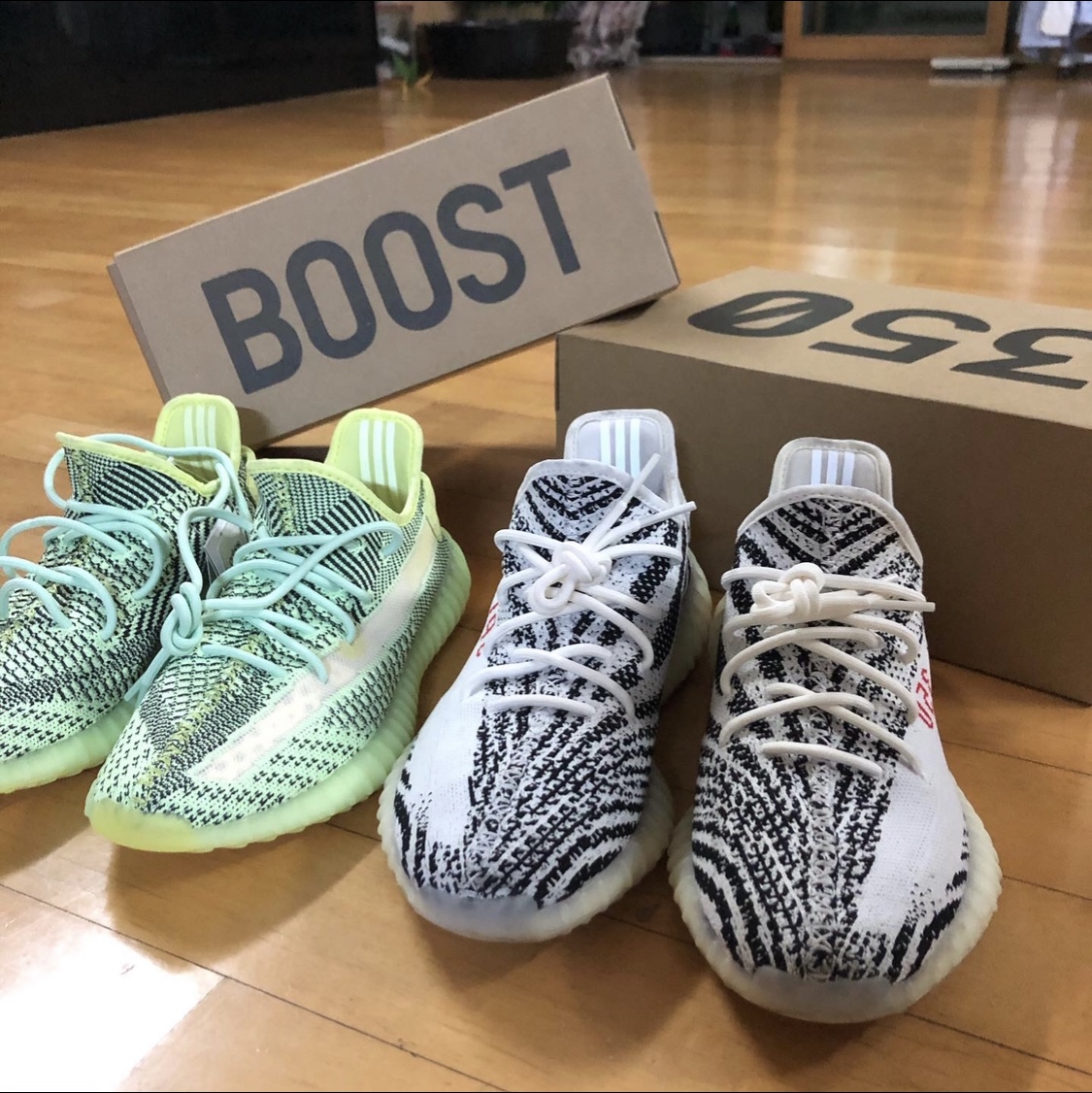 Adidas Yeezy Boost 350 V2 Zebra 2017/2019/2020, Adidas Yeezy Boost 350 V2 Yeezreel - Non-Reflective 착용 스타일