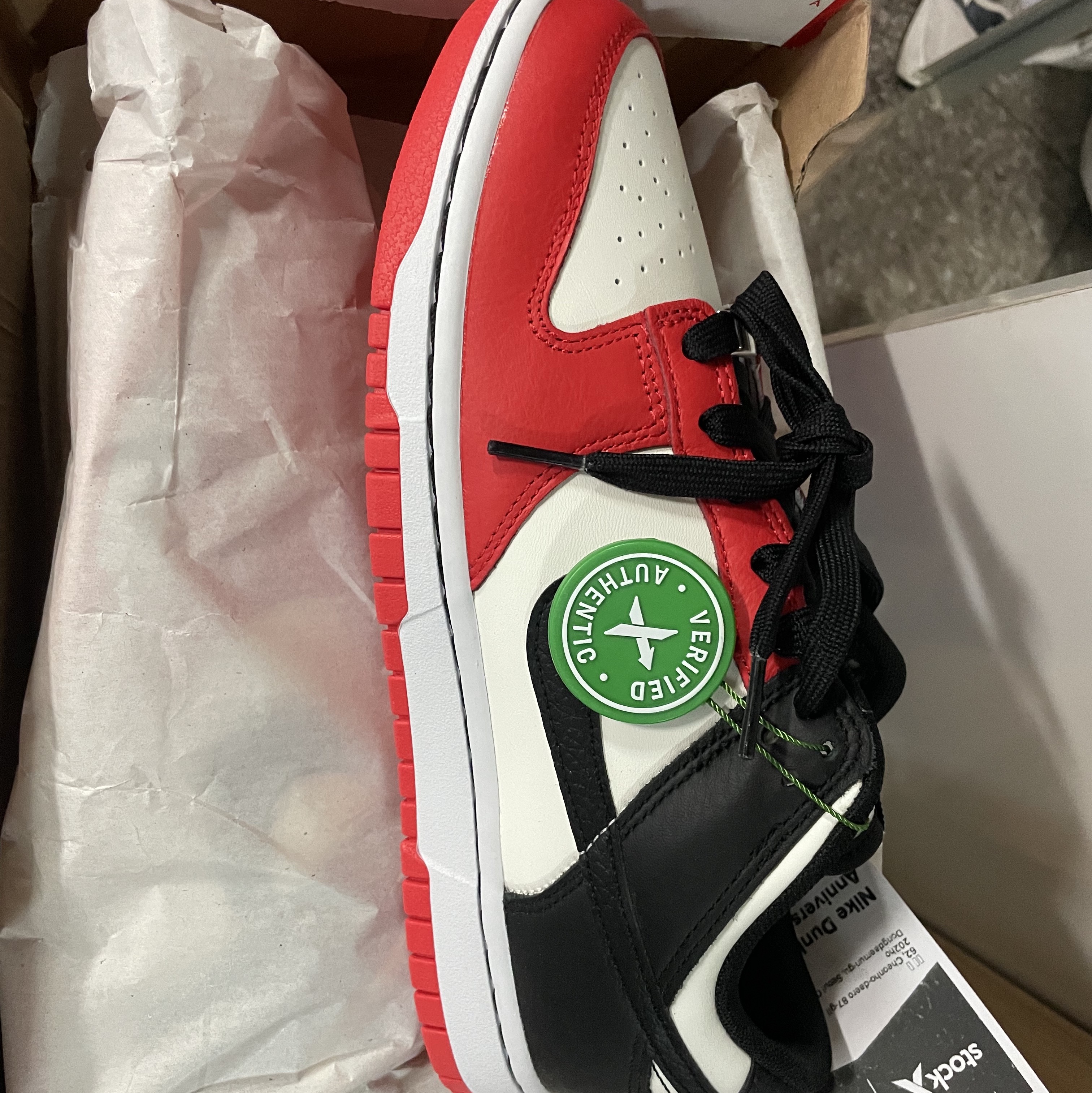 Nike x NBA Dunk Low Retro EMB Black and Chile Red 착용 스타일