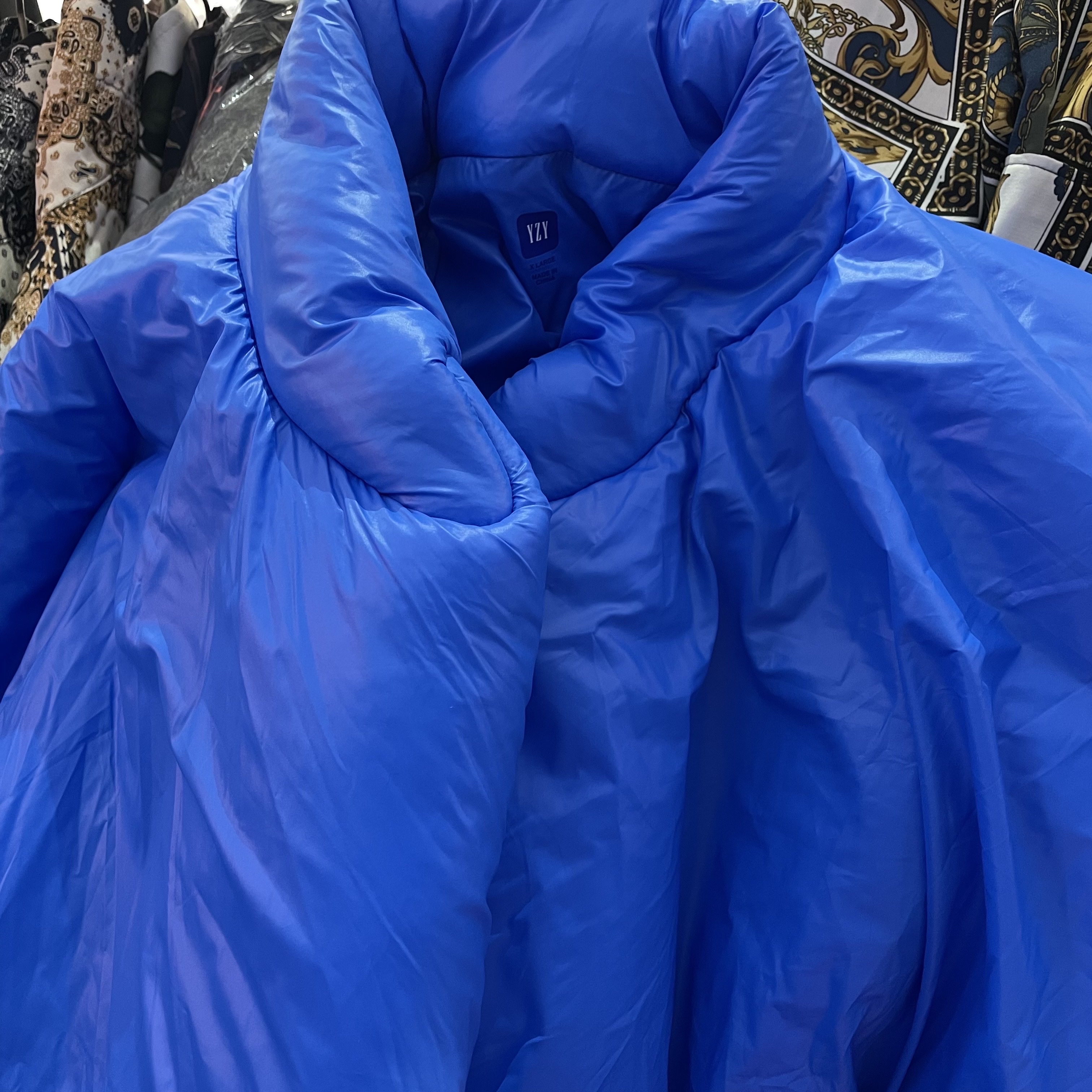 Yeezy Gap Round Jacket Blue 착용 스타일