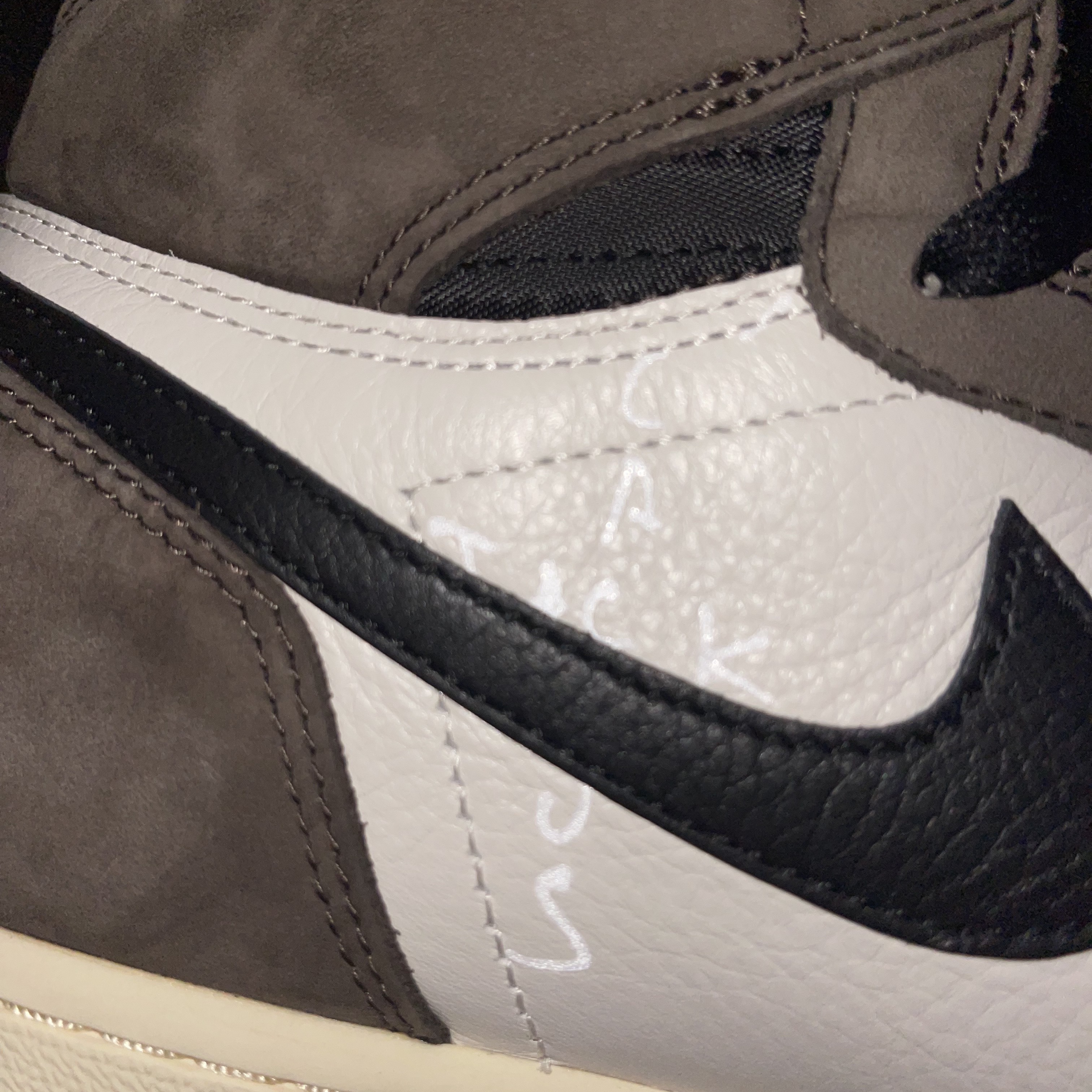 Jordan 1 x Travis Scott Retro High OG SP Mocha 착용 스타일